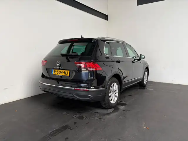 Volkswagen Tiguan view 4
