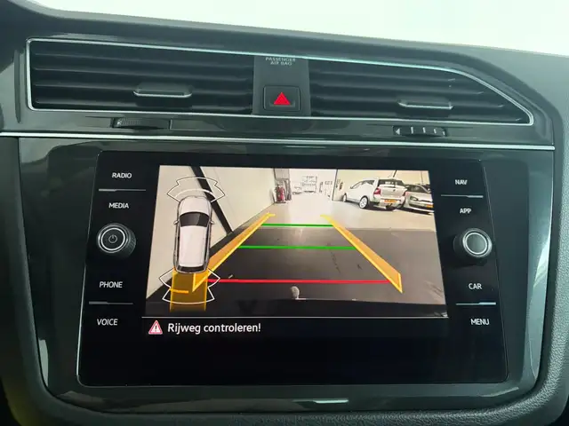 Volkswagen Tiguan view 25