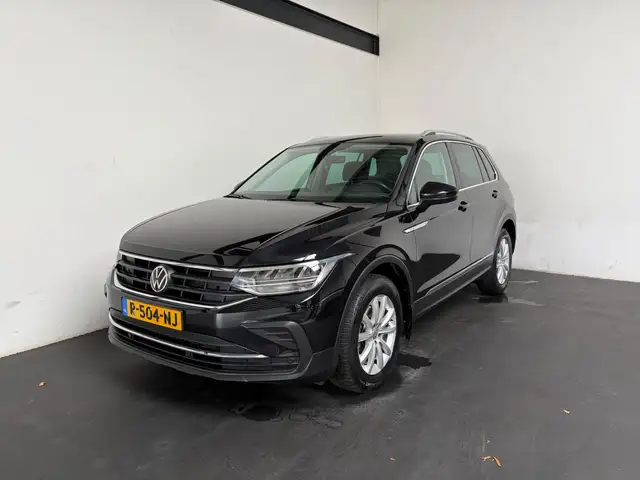 Volkswagen Tiguan view 2