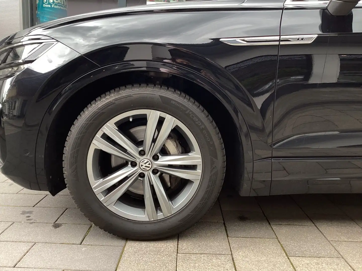 Volkswagen Touareg 3.0 V6 TDI R-Line 4Motion Schwarz - 2