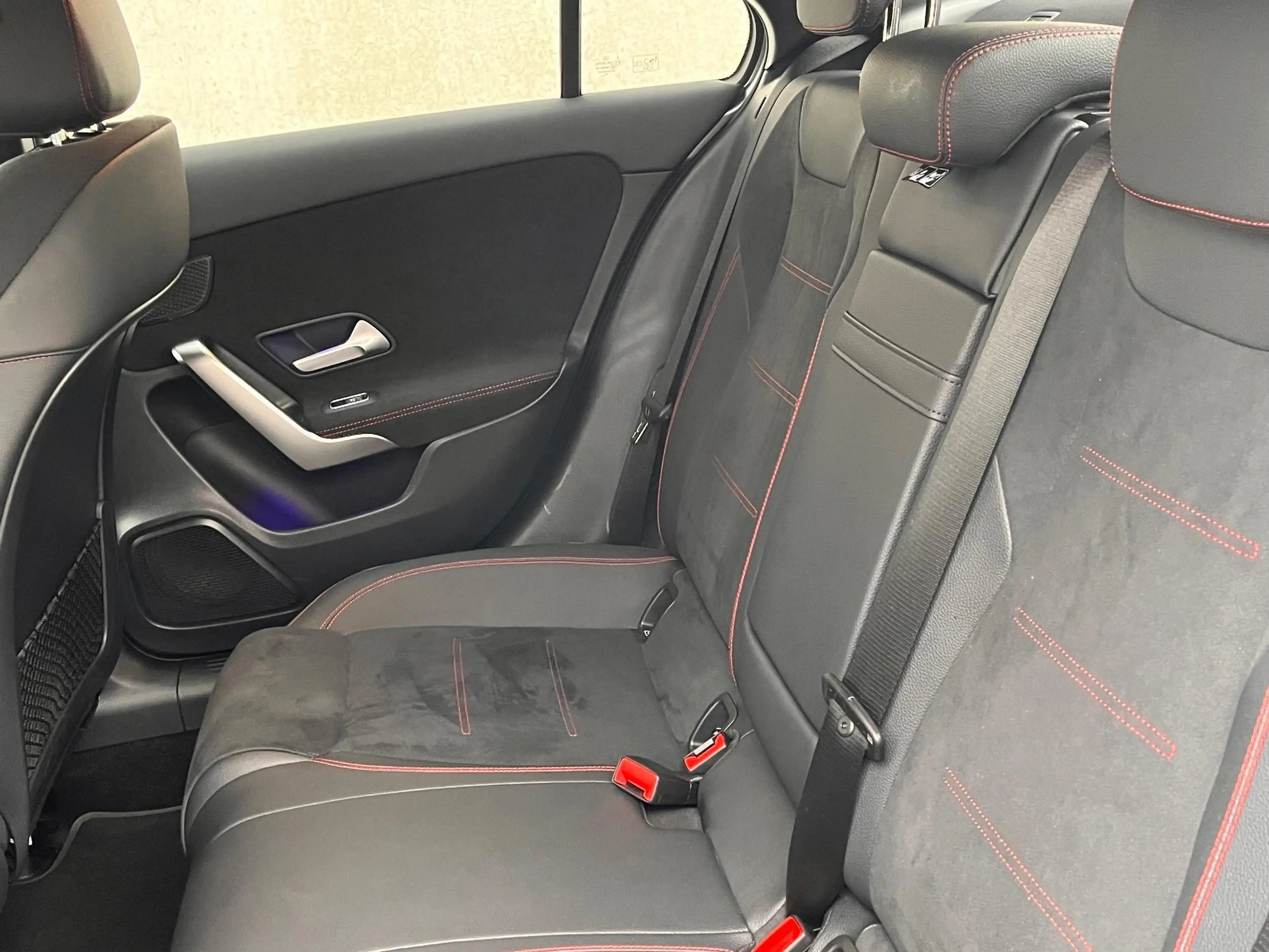 Mercedes-Benz A 250 Limousine e AMG Line — photo 10
