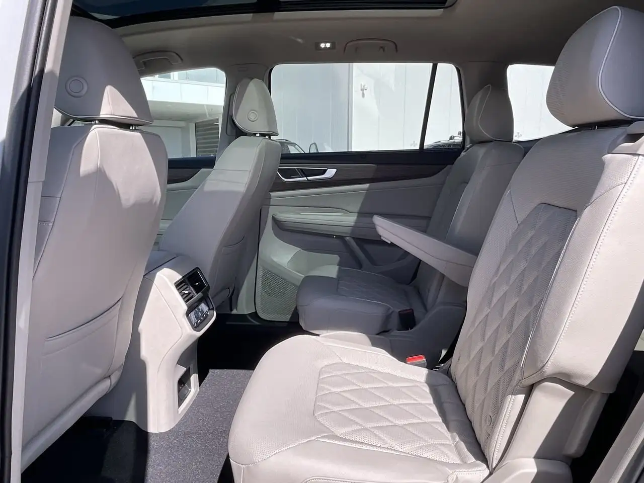 Volkswagen Atlas снимка Volkswagen Atlas