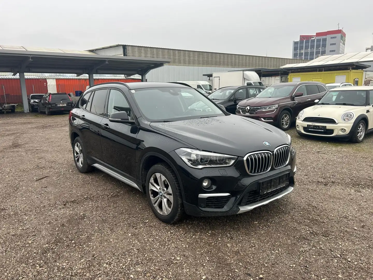 BMW X1 xDrive 25 d xLine Schwarz - 1