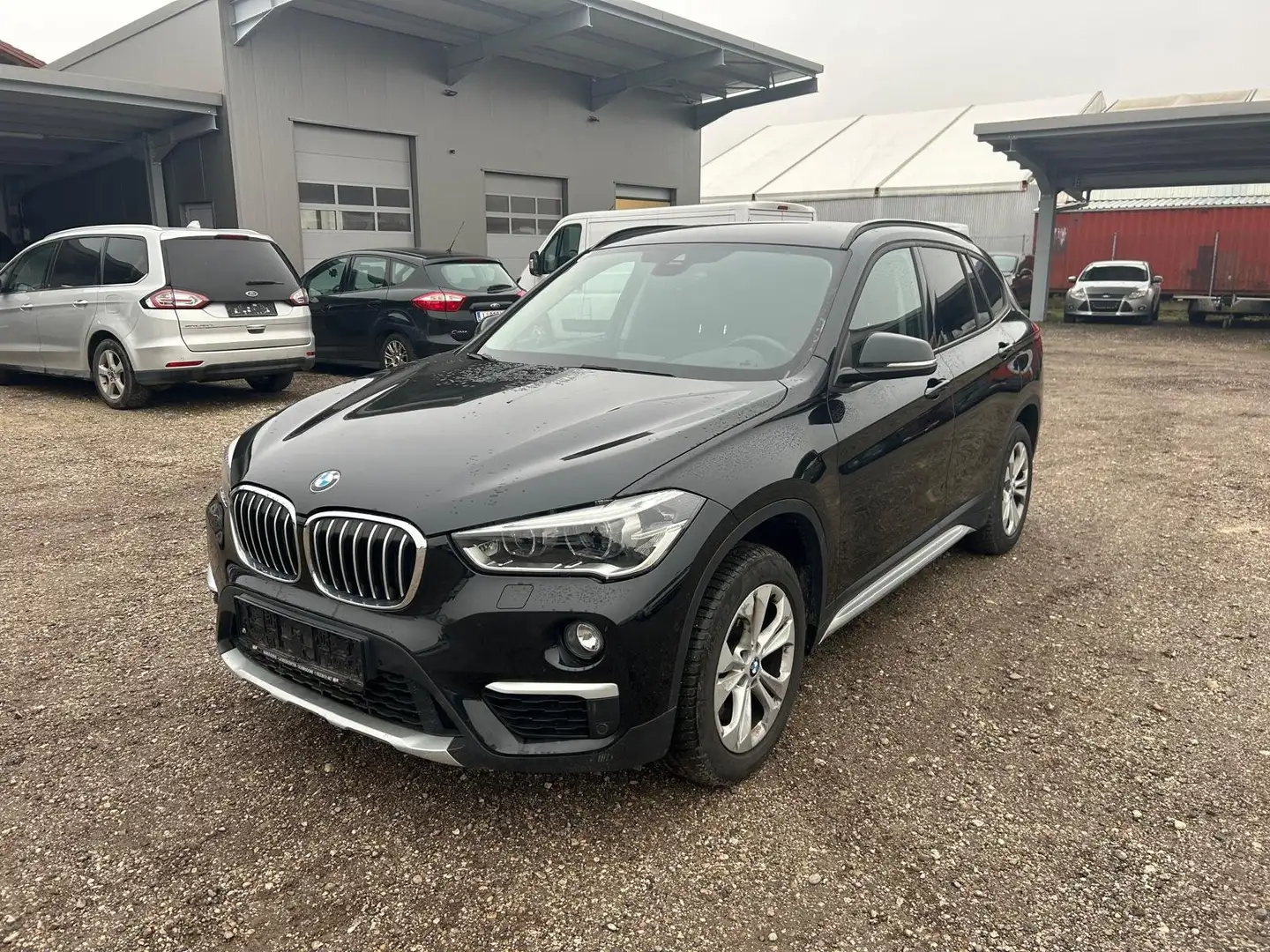 BMW X1 xDrive 25 d xLine Schwarz - 2