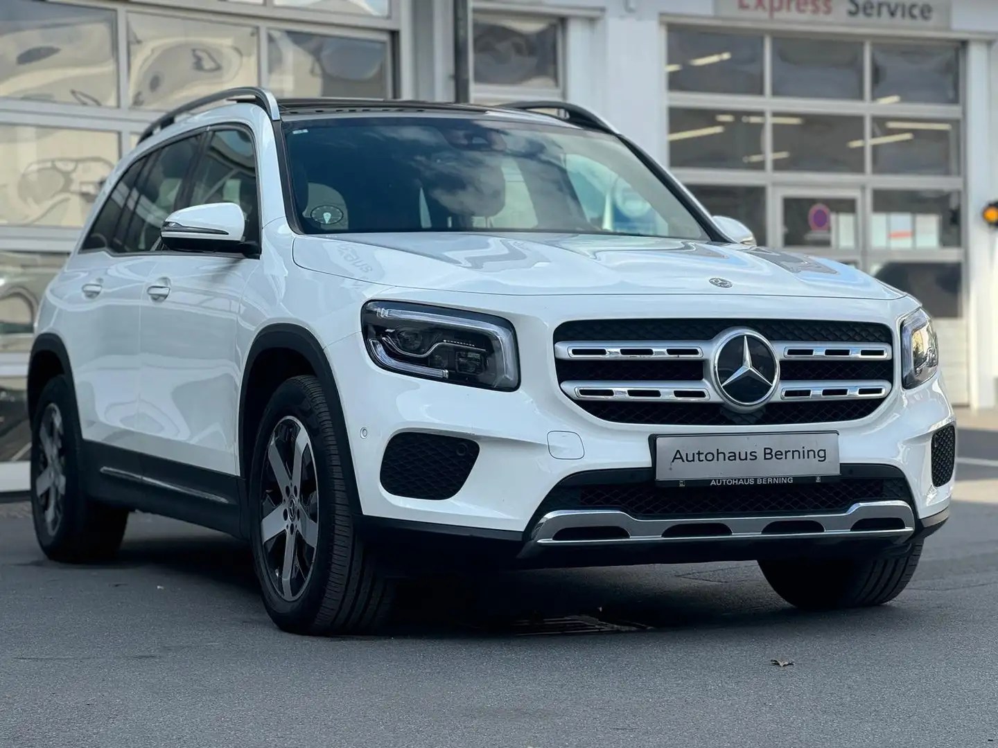 Mercedes-Benz GLB 250 GLB250 4MATIC MEMORY PANO 7-SITZER Weiß - 1