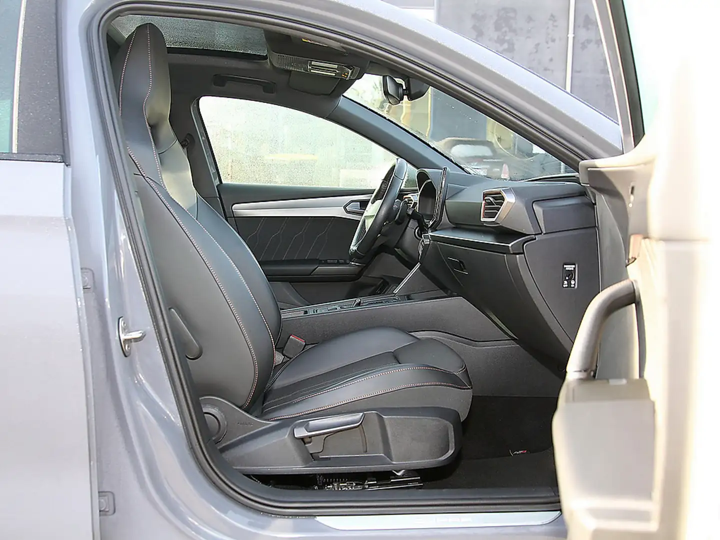 CUPRA Leon 1.4 TSI e-Hybrid DSG NAVI PANO KAM LED S Grau - 2