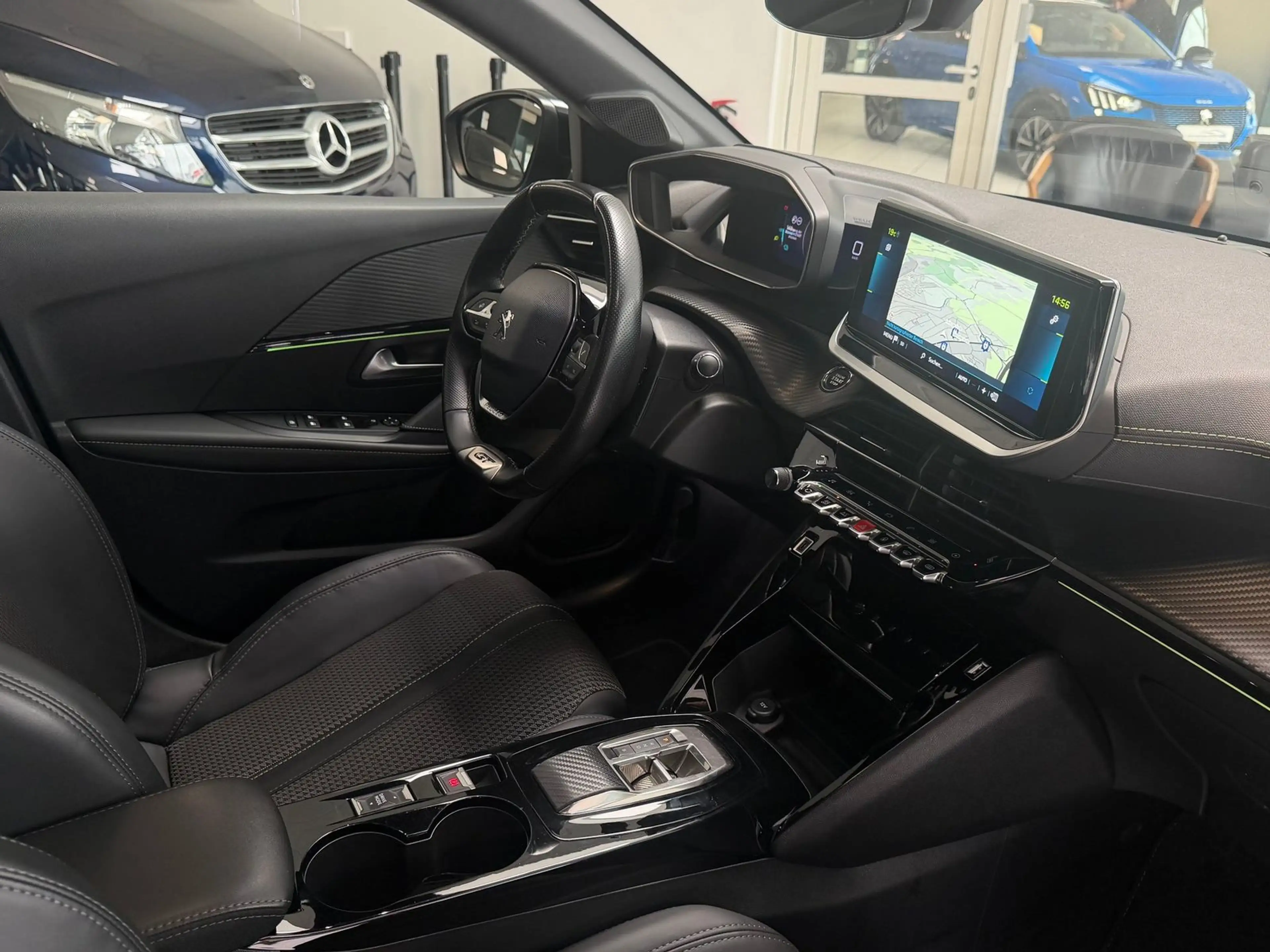 Peugeot 208 e-208 1.HAND GT PANO LED PDC SHZ KAMERA 93,9% — photo 16