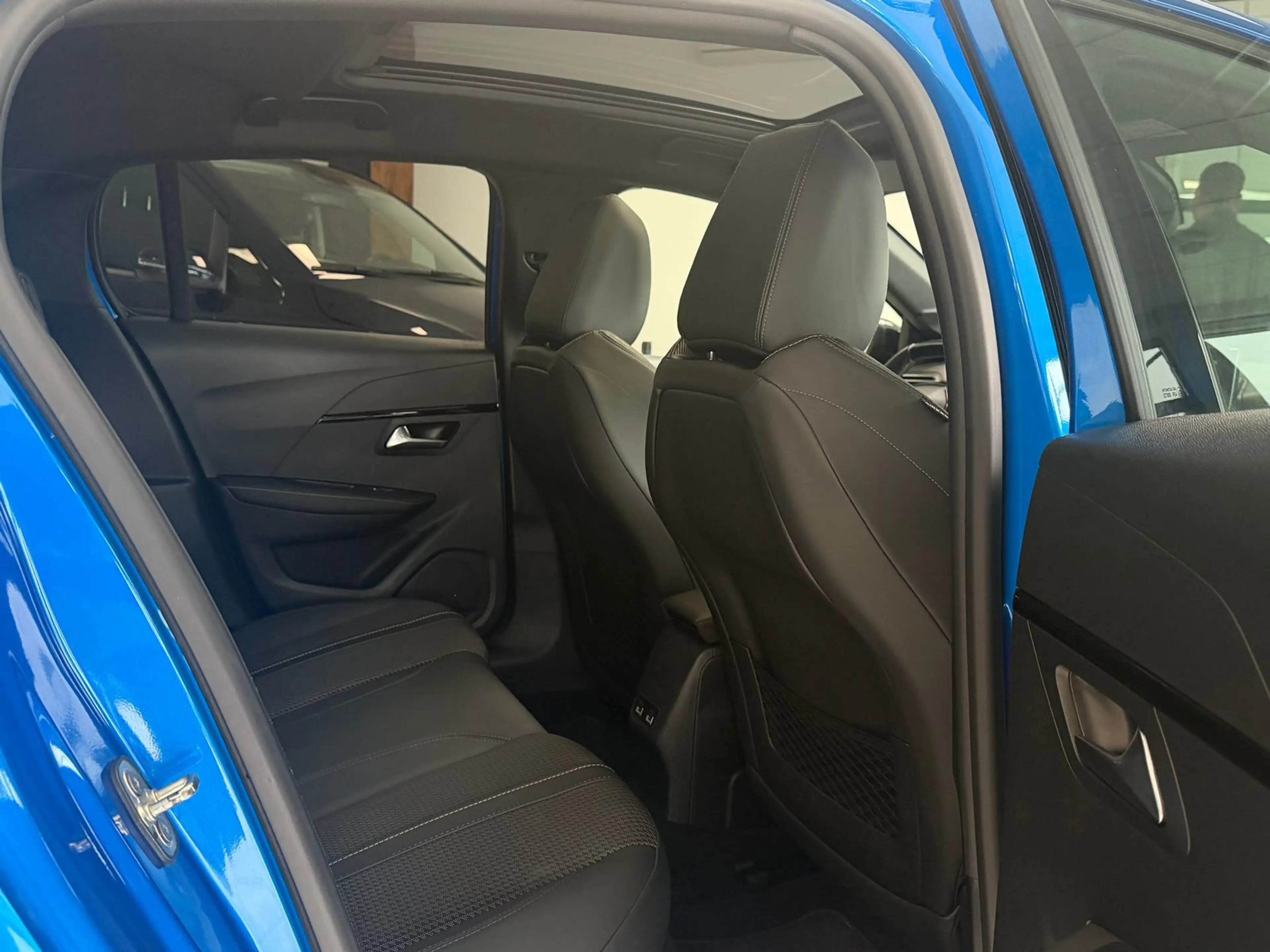 Peugeot 208 e-208 1.HAND GT PANO LED PDC SHZ KAMERA 93,9% — photo 11