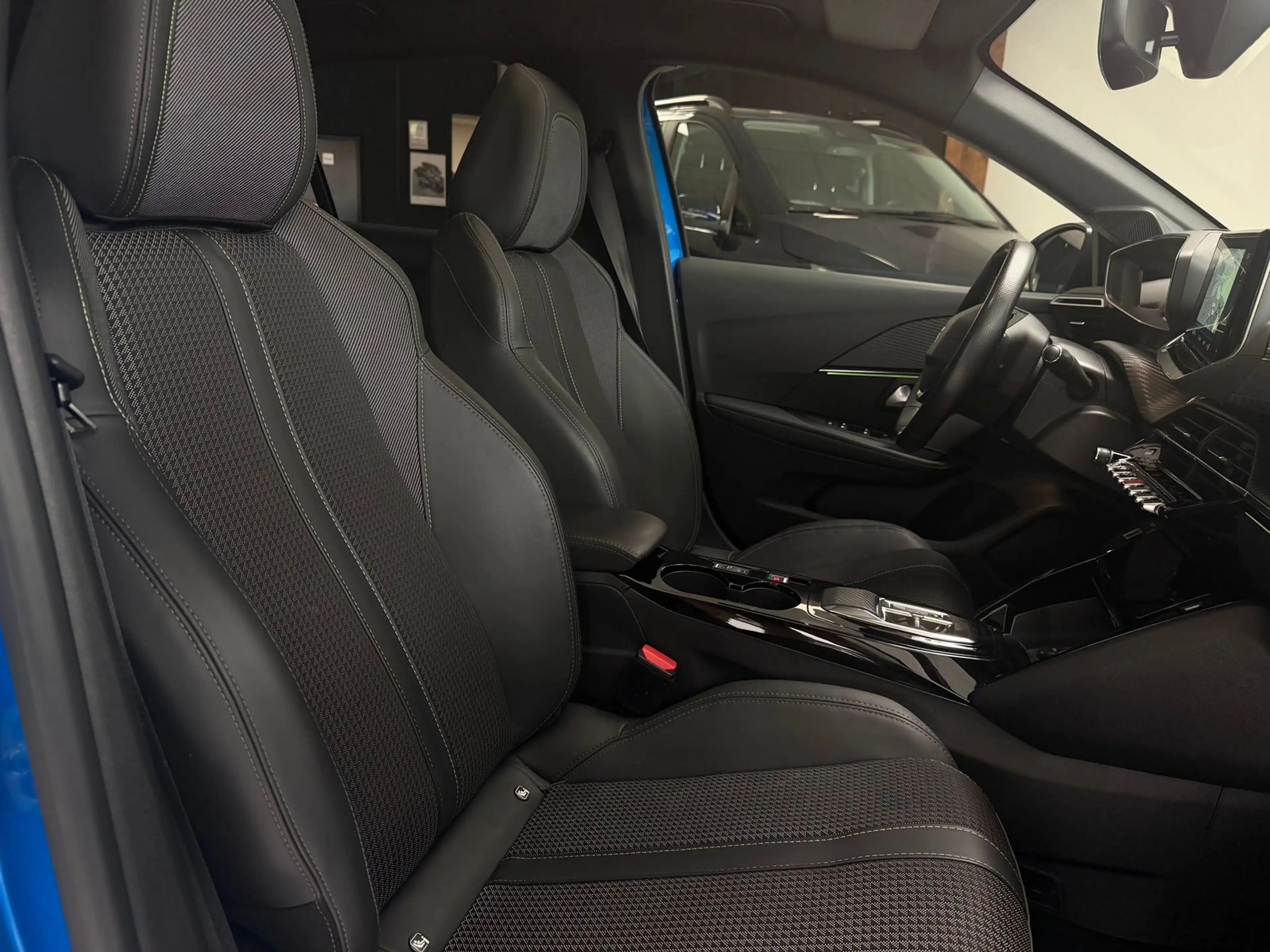 Peugeot 208 e-208 1.HAND GT PANO LED PDC SHZ KAMERA 93,9% — photo 19