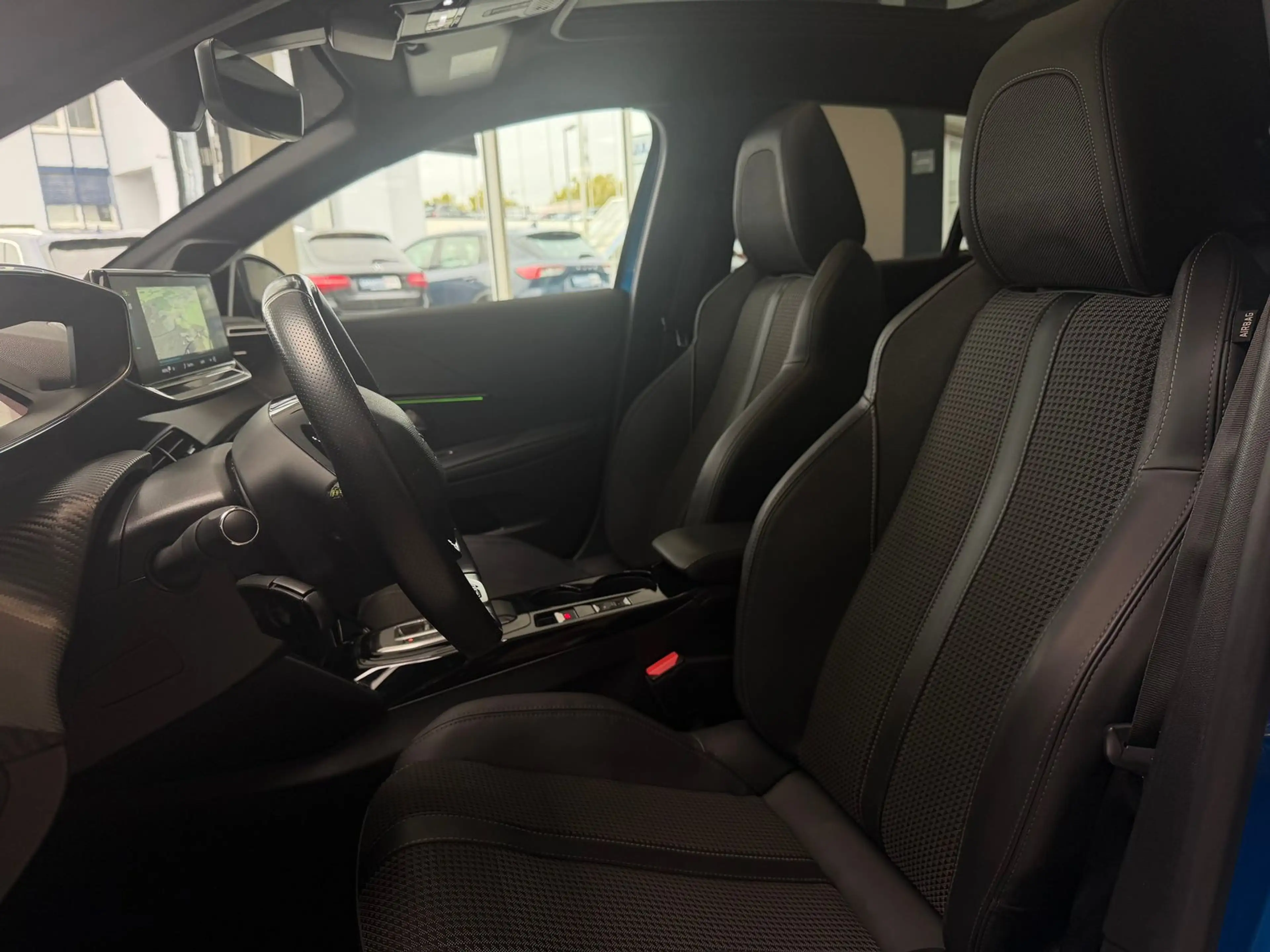 Peugeot 208 e-208 1.HAND GT PANO LED PDC SHZ KAMERA 93,9% — photo 22