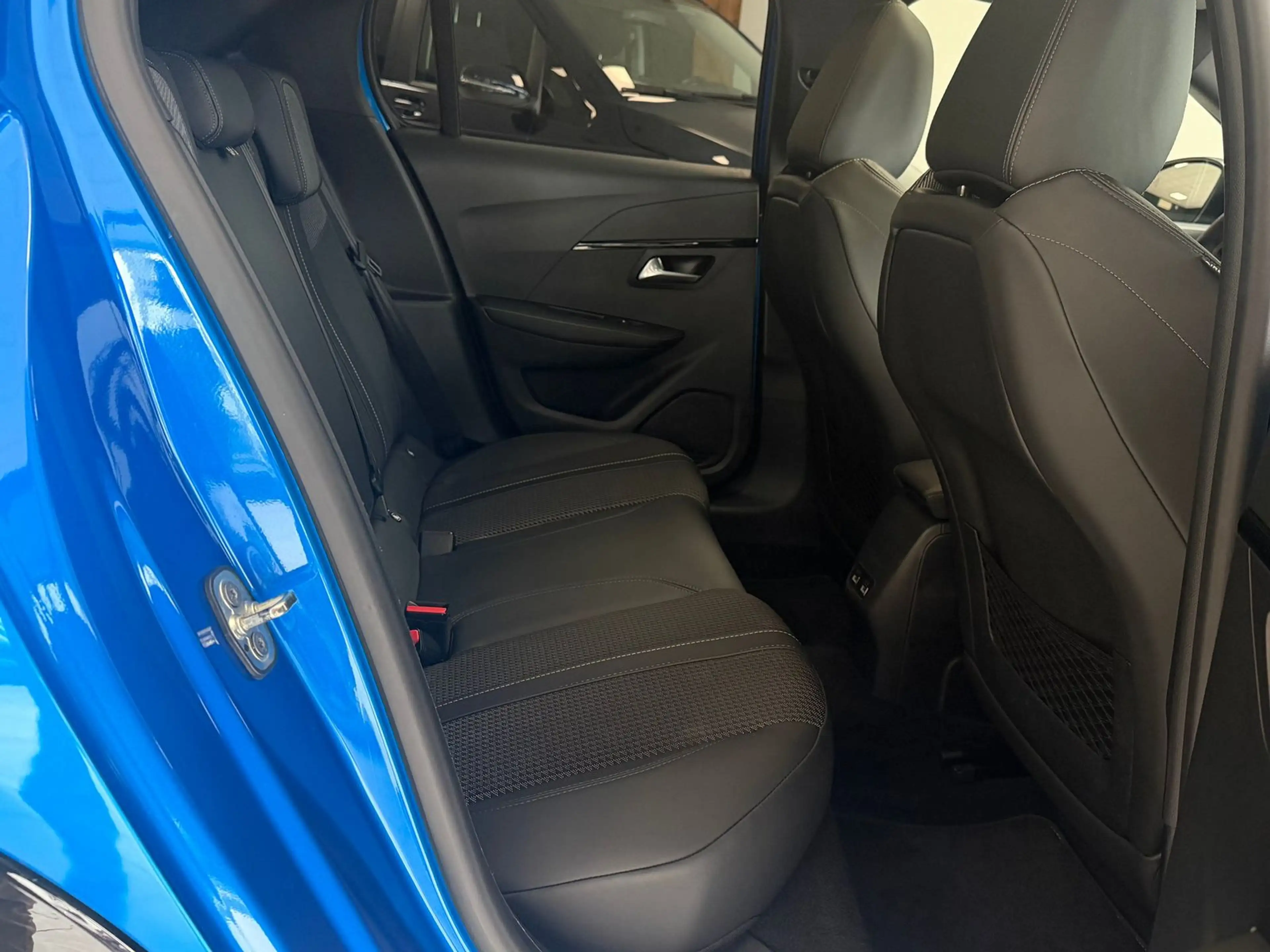 Peugeot 208 e-208 1.HAND GT PANO LED PDC SHZ KAMERA 93,9% — photo 12