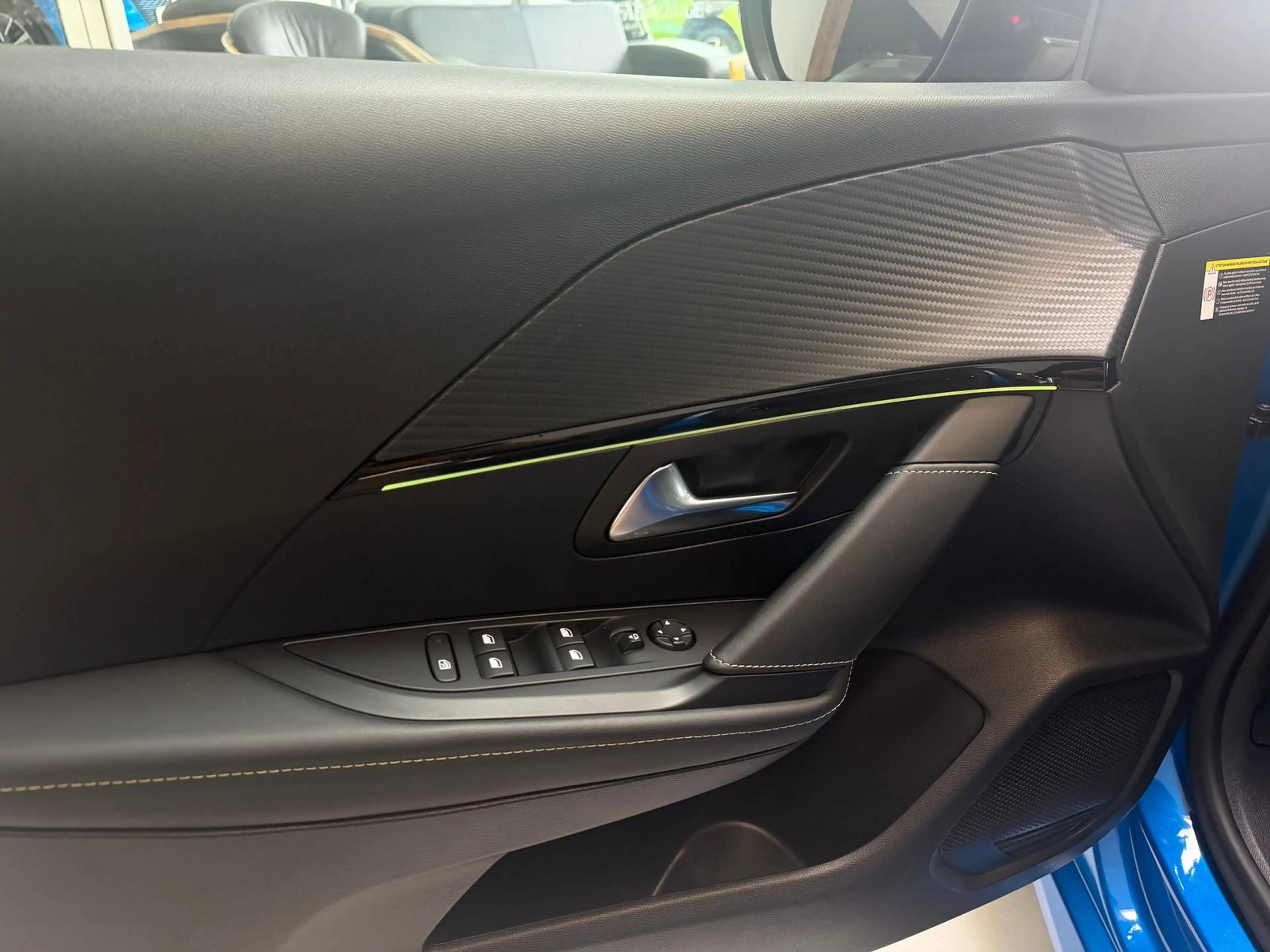 Peugeot 208 e-208 1.HAND GT PANO LED PDC SHZ KAMERA 93,9% — photo 23