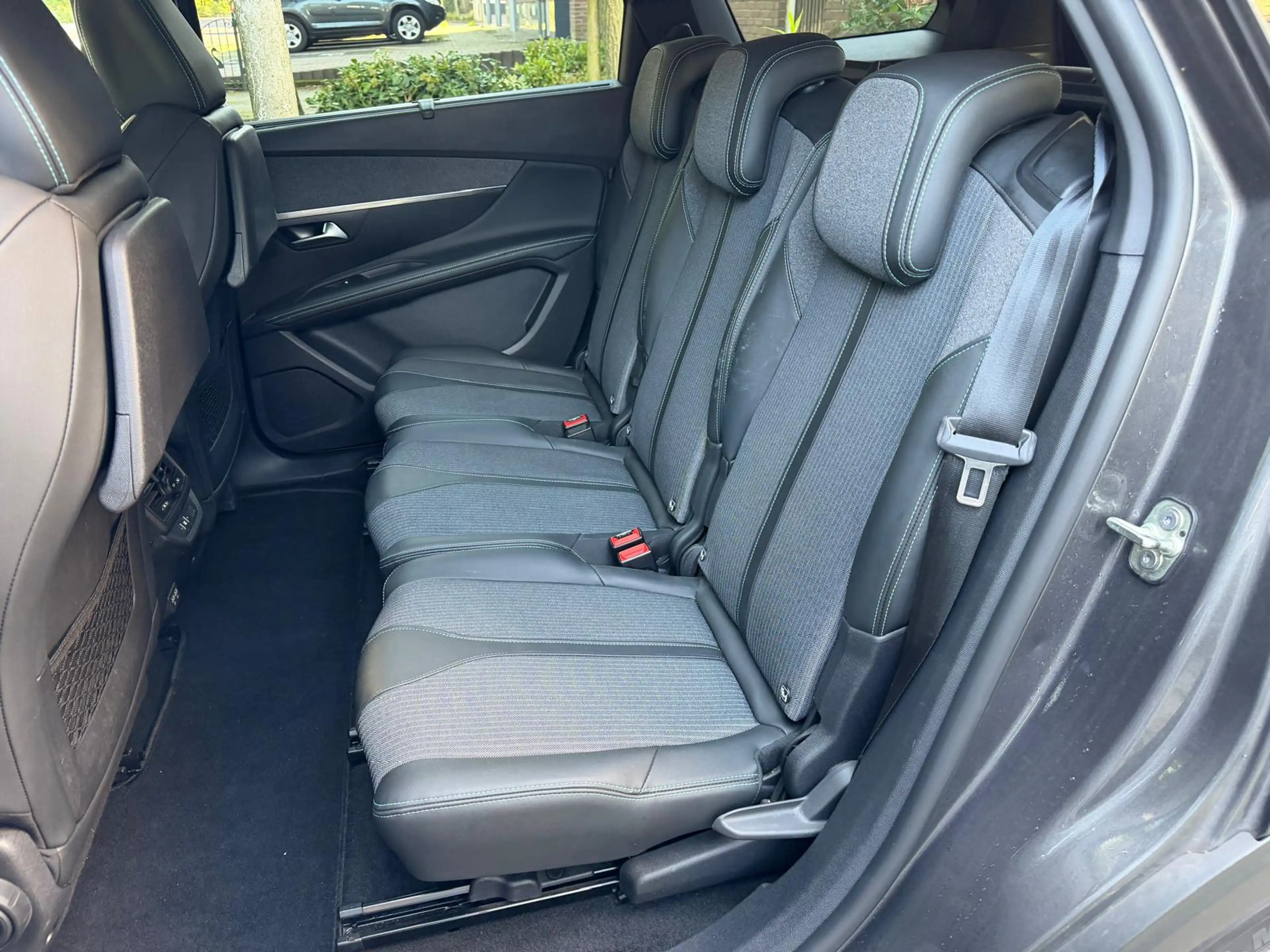 Peugeot 5008 1.2 PureTech Blue Lease Allure — photo 50