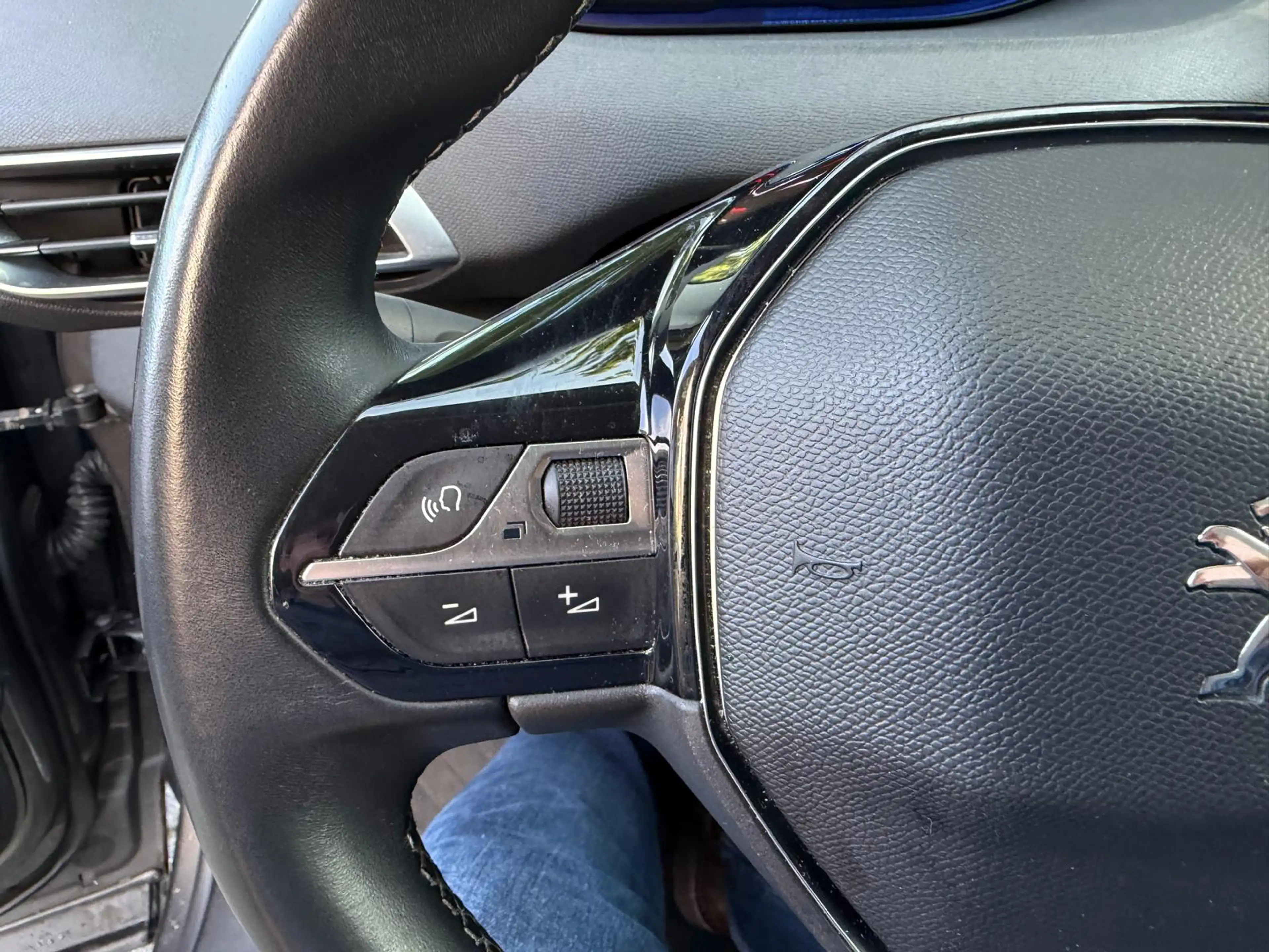 Peugeot 5008 1.2 PureTech Blue Lease Allure — photo 28