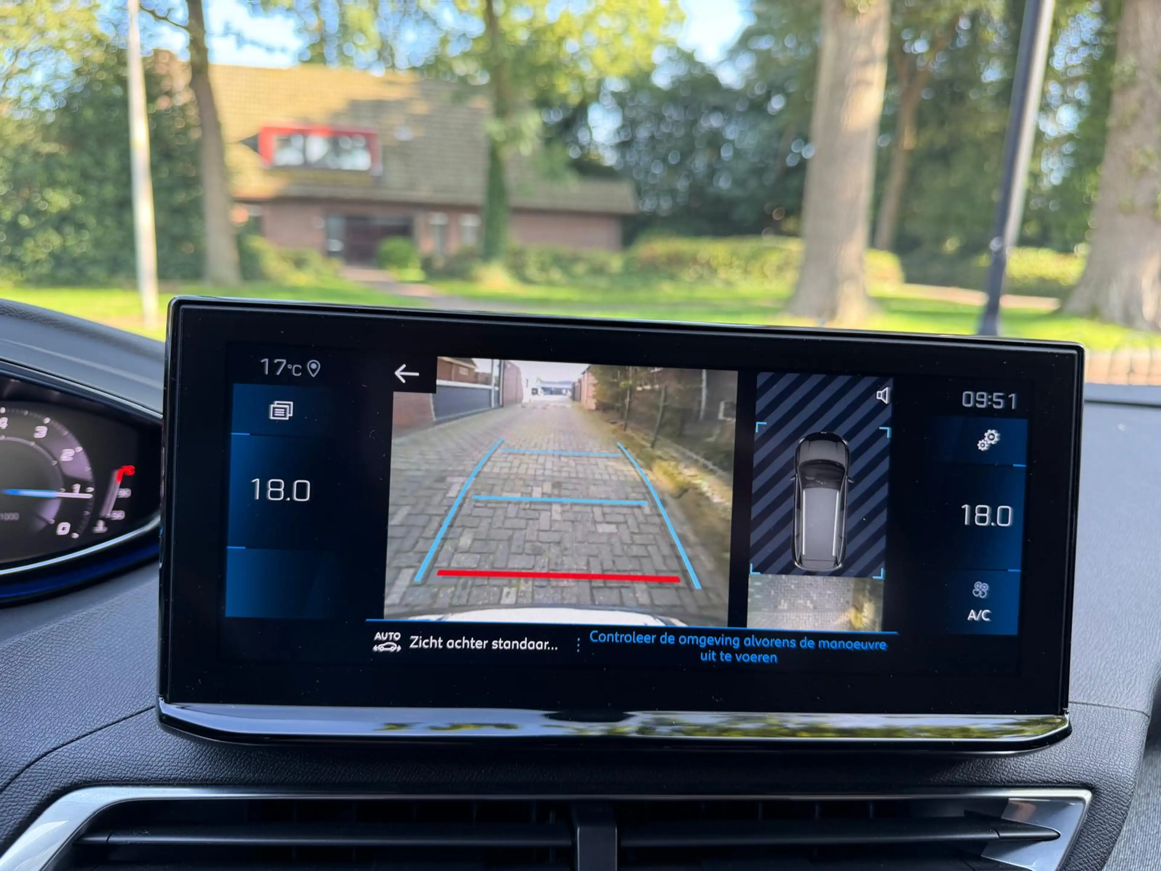 Peugeot 5008 1.2 PureTech Blue Lease Allure — photo 36