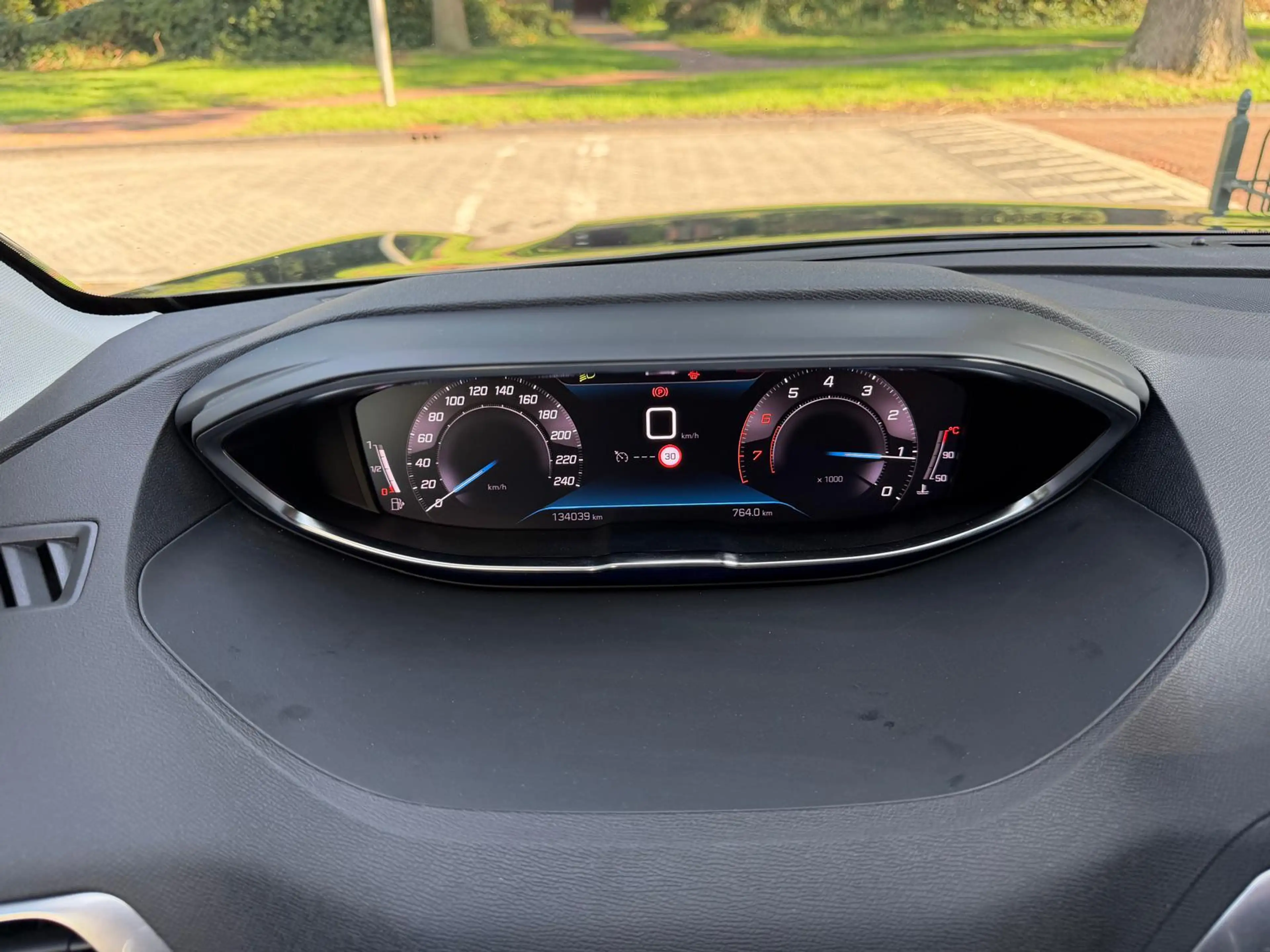 Peugeot 5008 1.2 PureTech Blue Lease Allure — photo 26