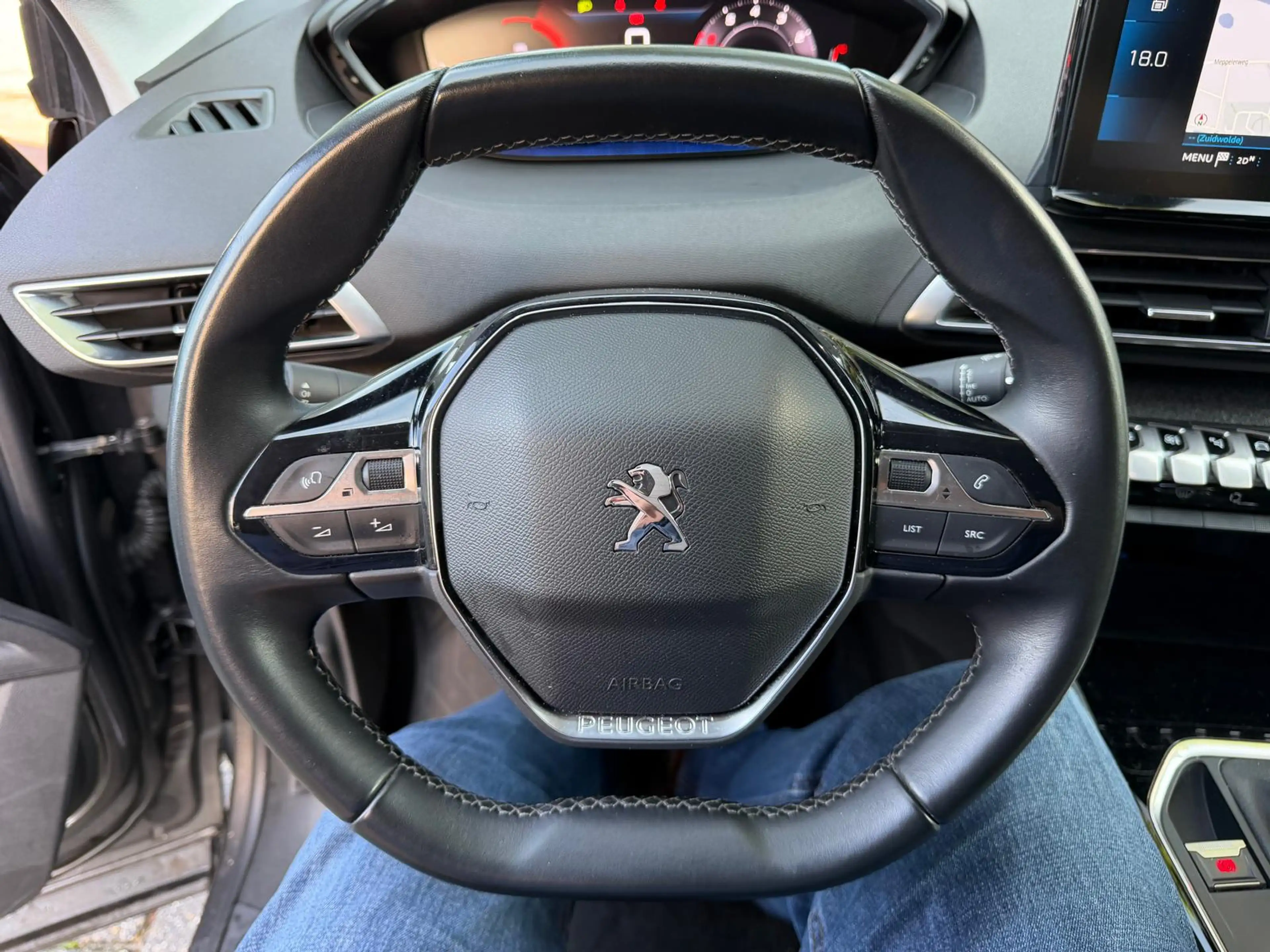 Peugeot 5008 1.2 PureTech Blue Lease Allure — photo 24