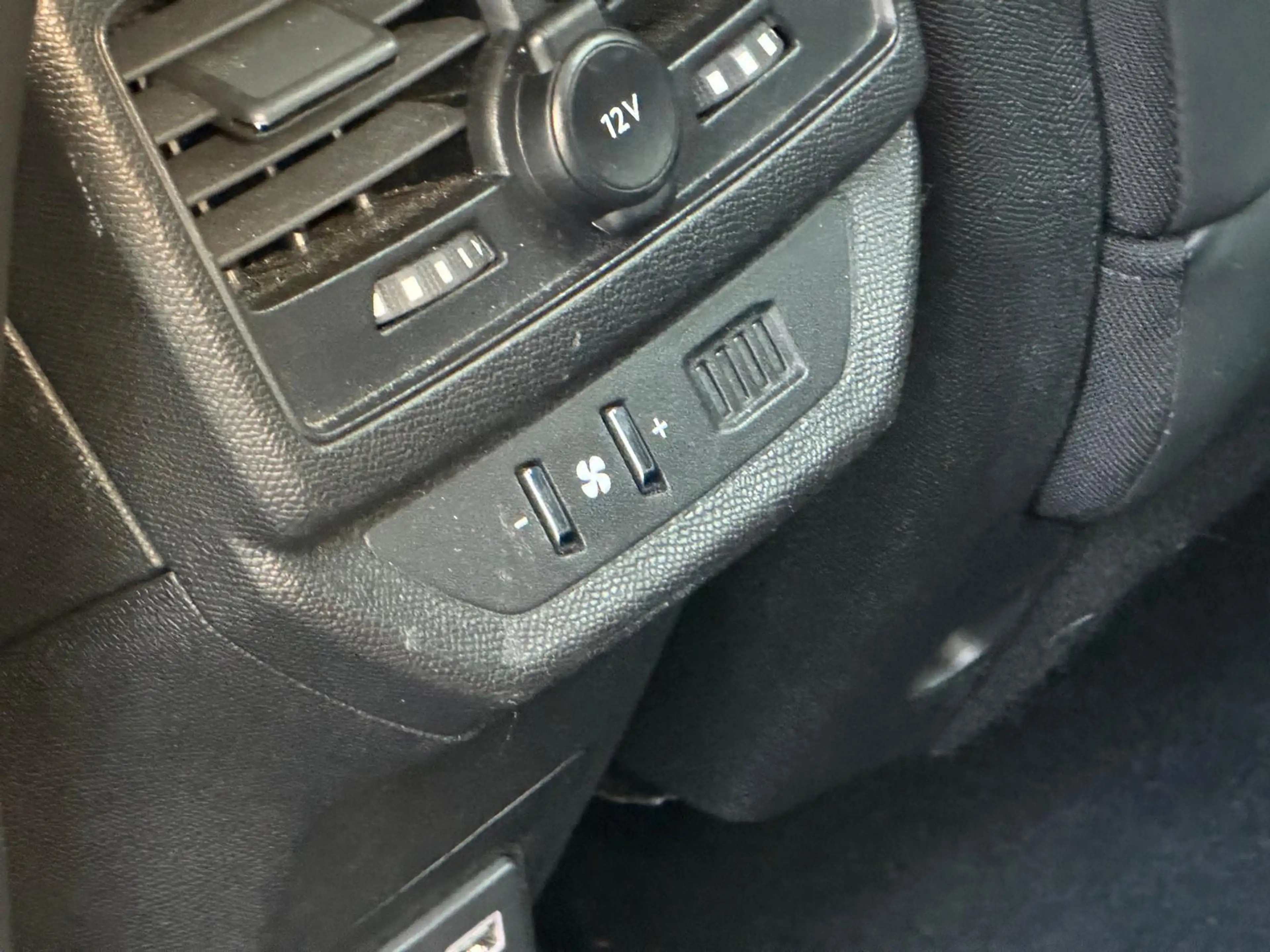 Peugeot 5008 1.2 PureTech Blue Lease Allure — photo 49