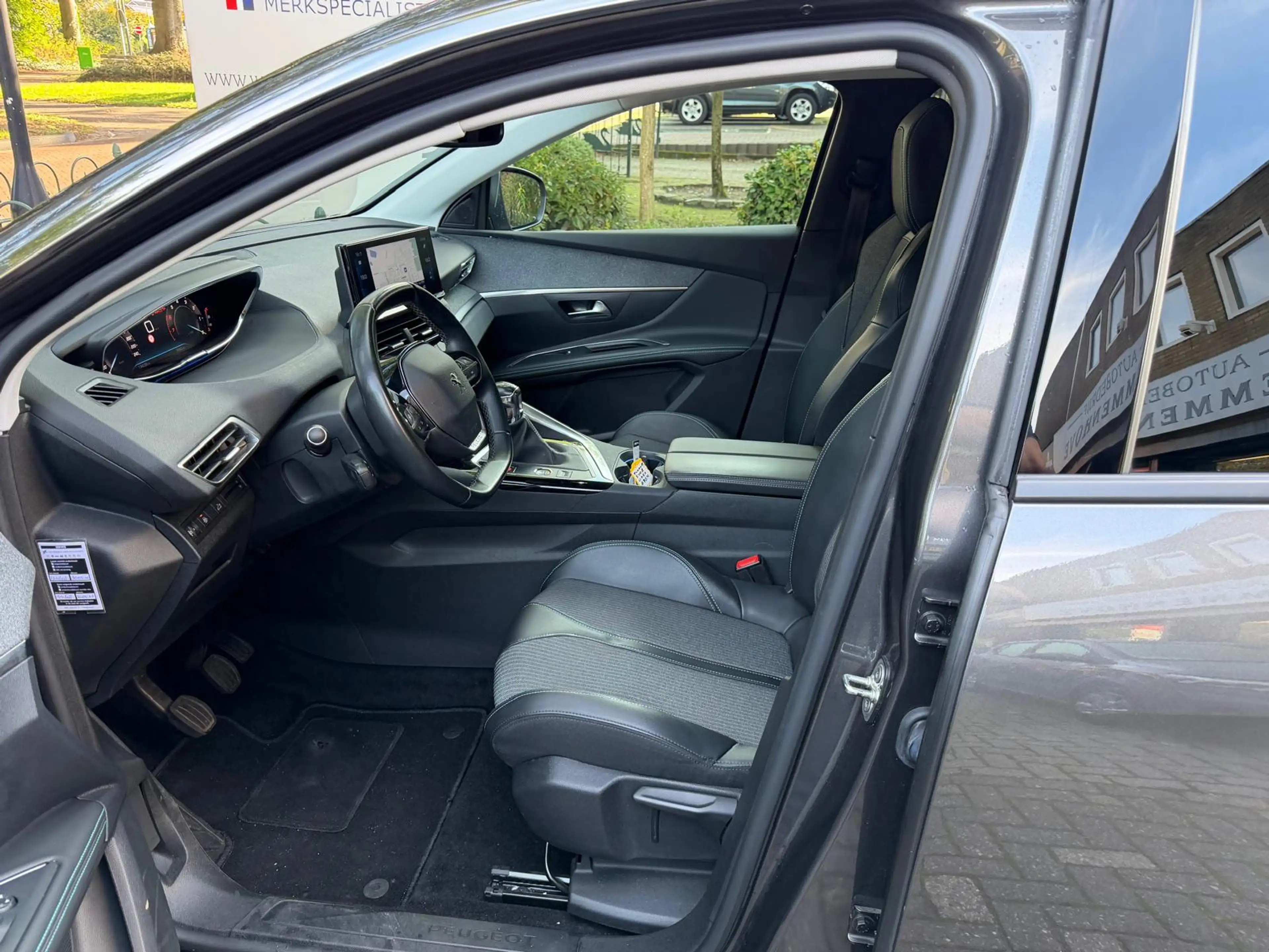 Peugeot 5008 1.2 PureTech Blue Lease Allure — photo 20