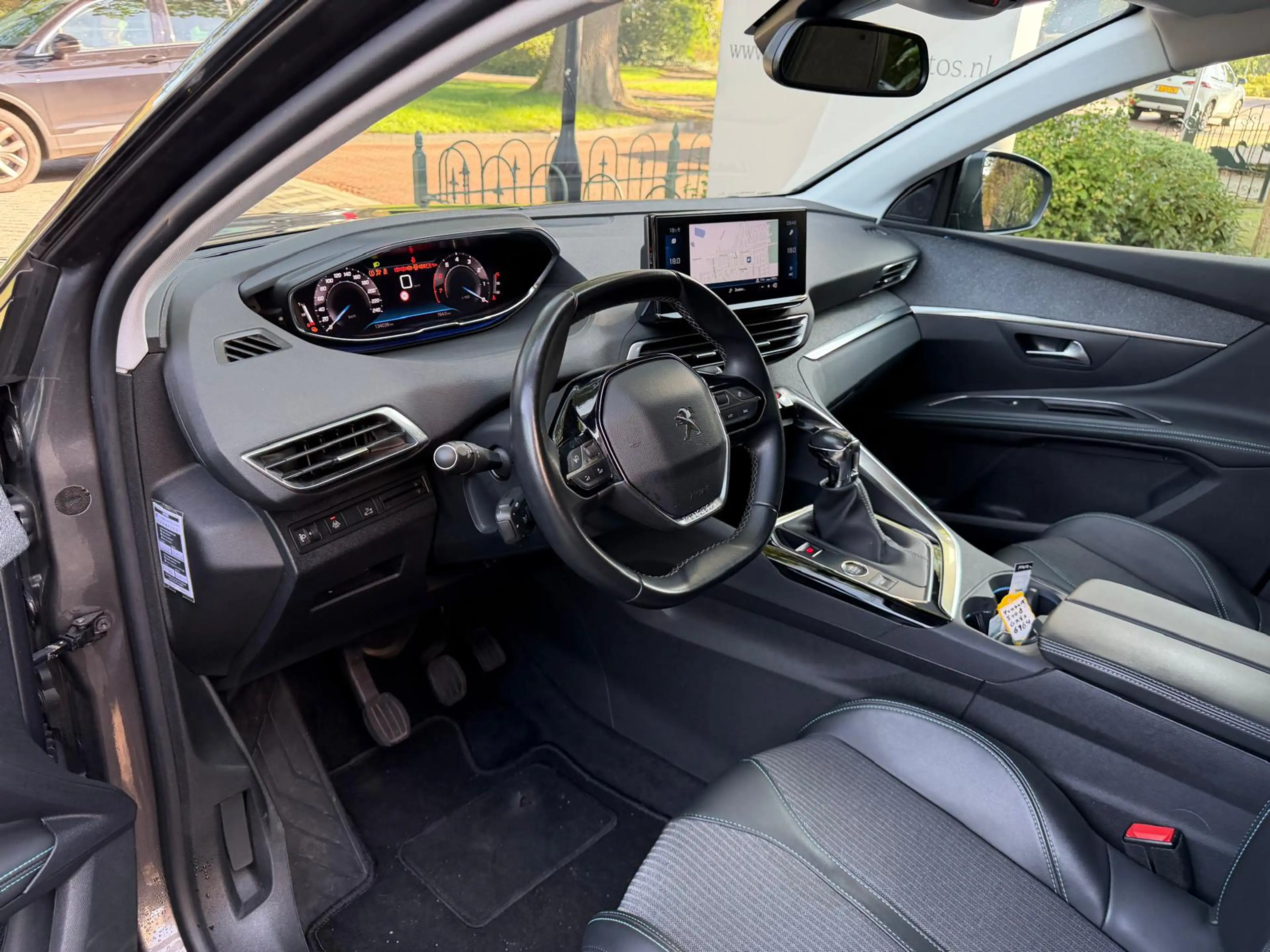 Peugeot 5008 1.2 PureTech Blue Lease Allure — photo 19