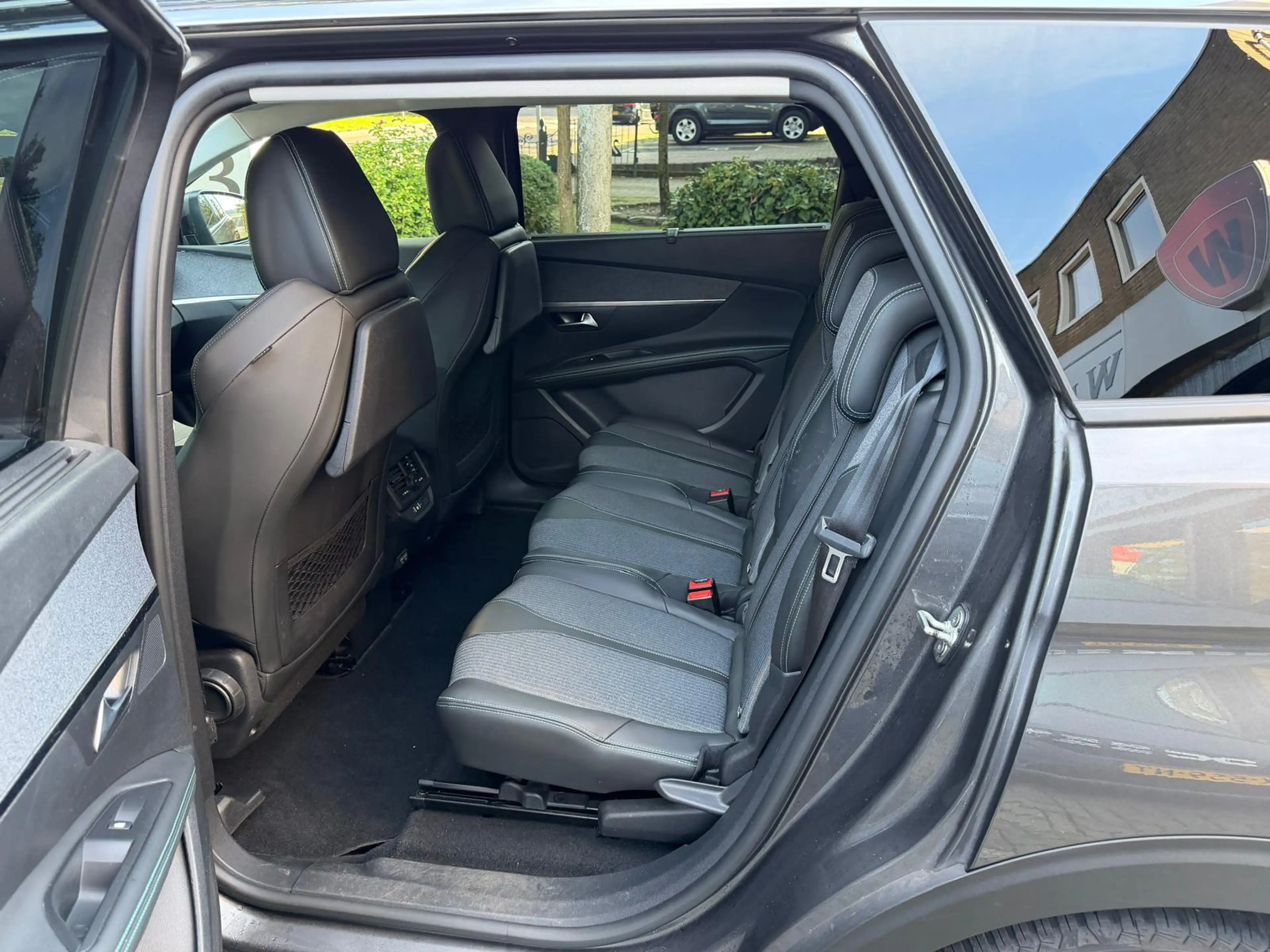 Peugeot 5008 1.2 PureTech Blue Lease Allure — photo 47