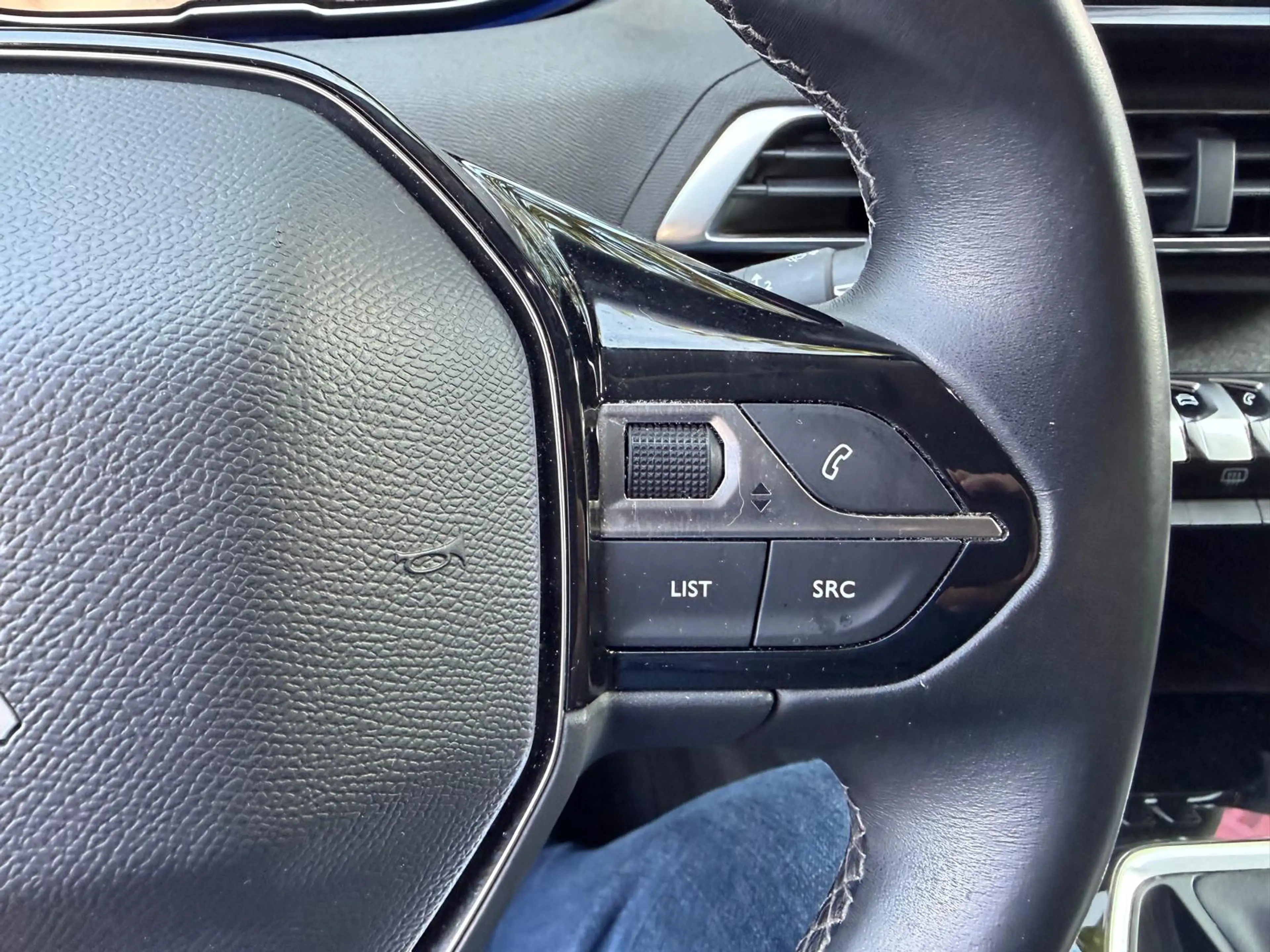 Peugeot 5008 1.2 PureTech Blue Lease Allure — photo 32