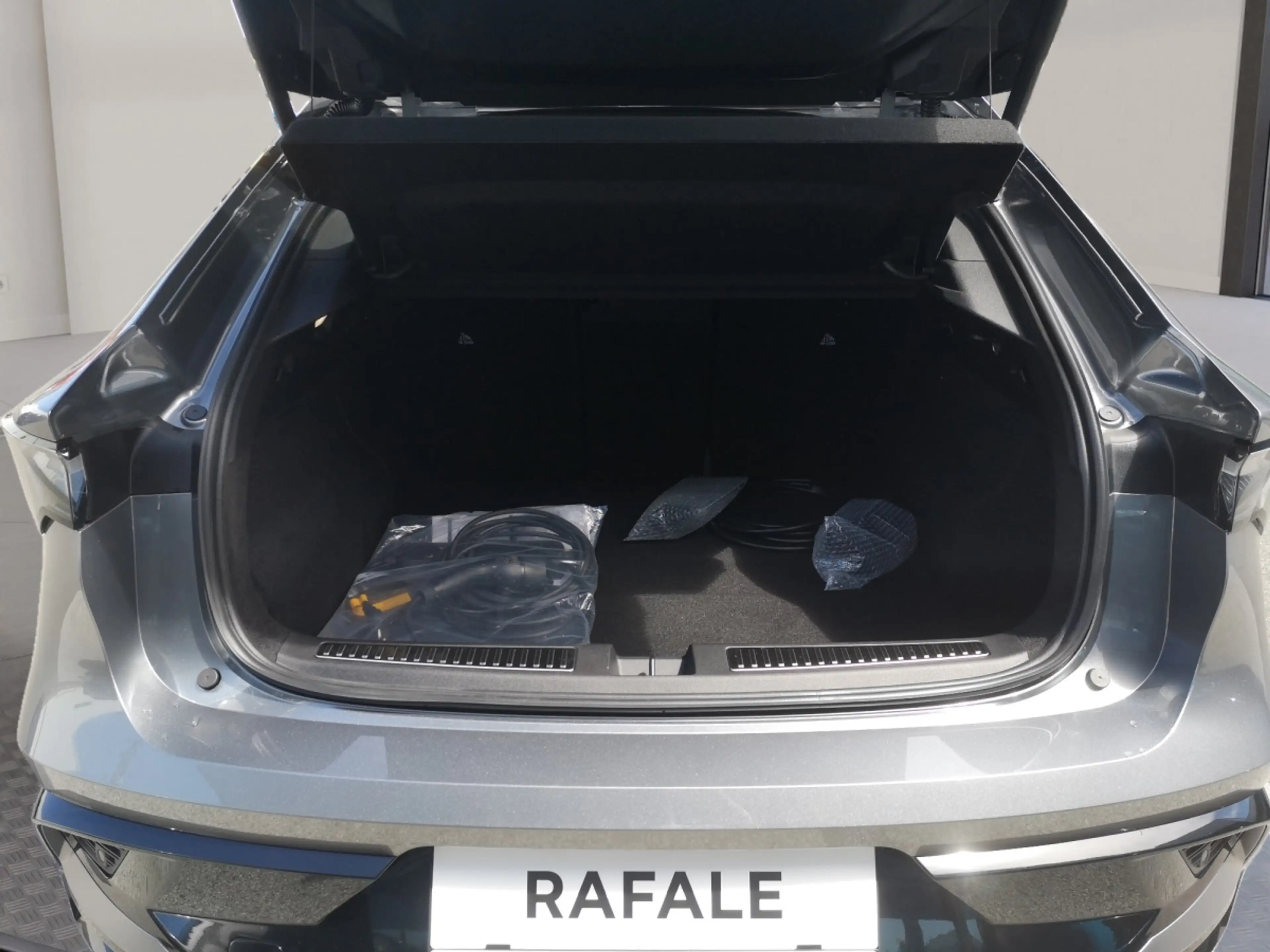 Renault Rafale Esprit Alpine Hyper Hybrid E-Tech 4x4 300 — photo 12