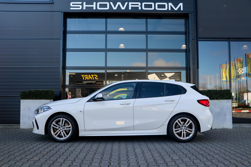 BMW 118 1-serie 118i Executive M-Sport, Sfeerverlichting, — photo 3