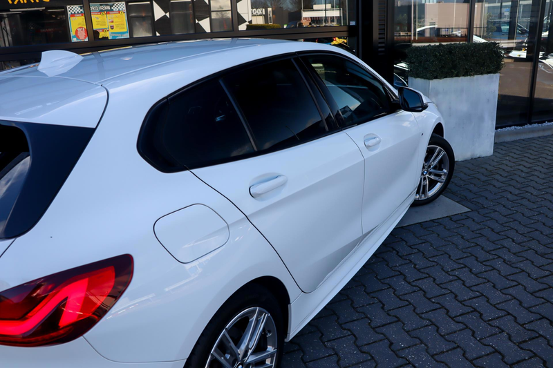 BMW 118 1-serie 118i Executive M-Sport, Sfeerverlichting, — photo 8