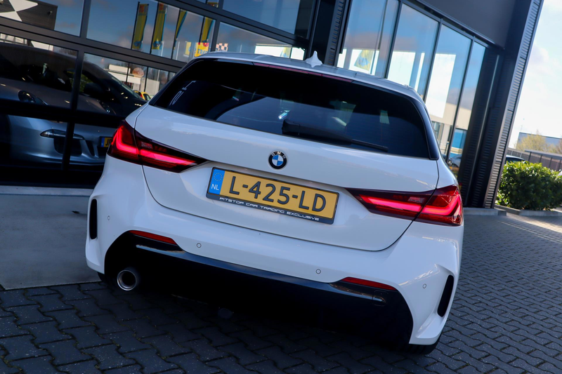 BMW 118 1-serie 118i Executive M-Sport, Sfeerverlichting, — photo 11