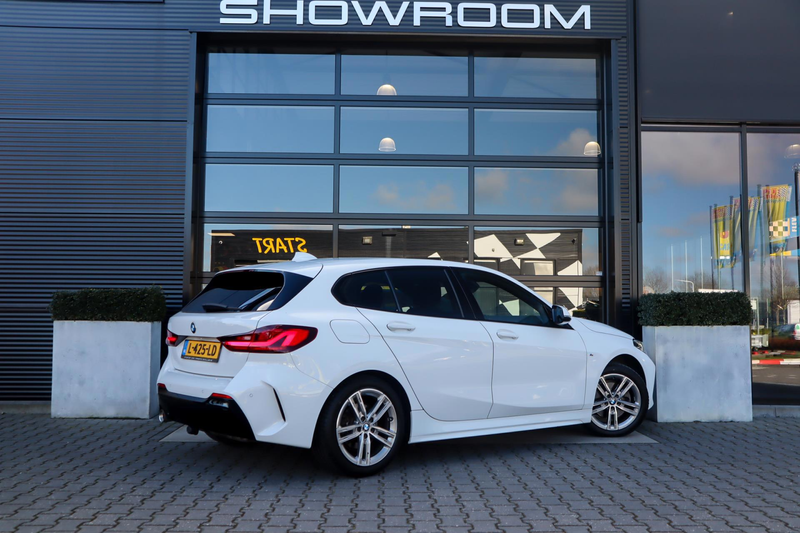 BMW 118 1-serie 118i Executive M-Sport, Sfeerverlichting, — photo 7