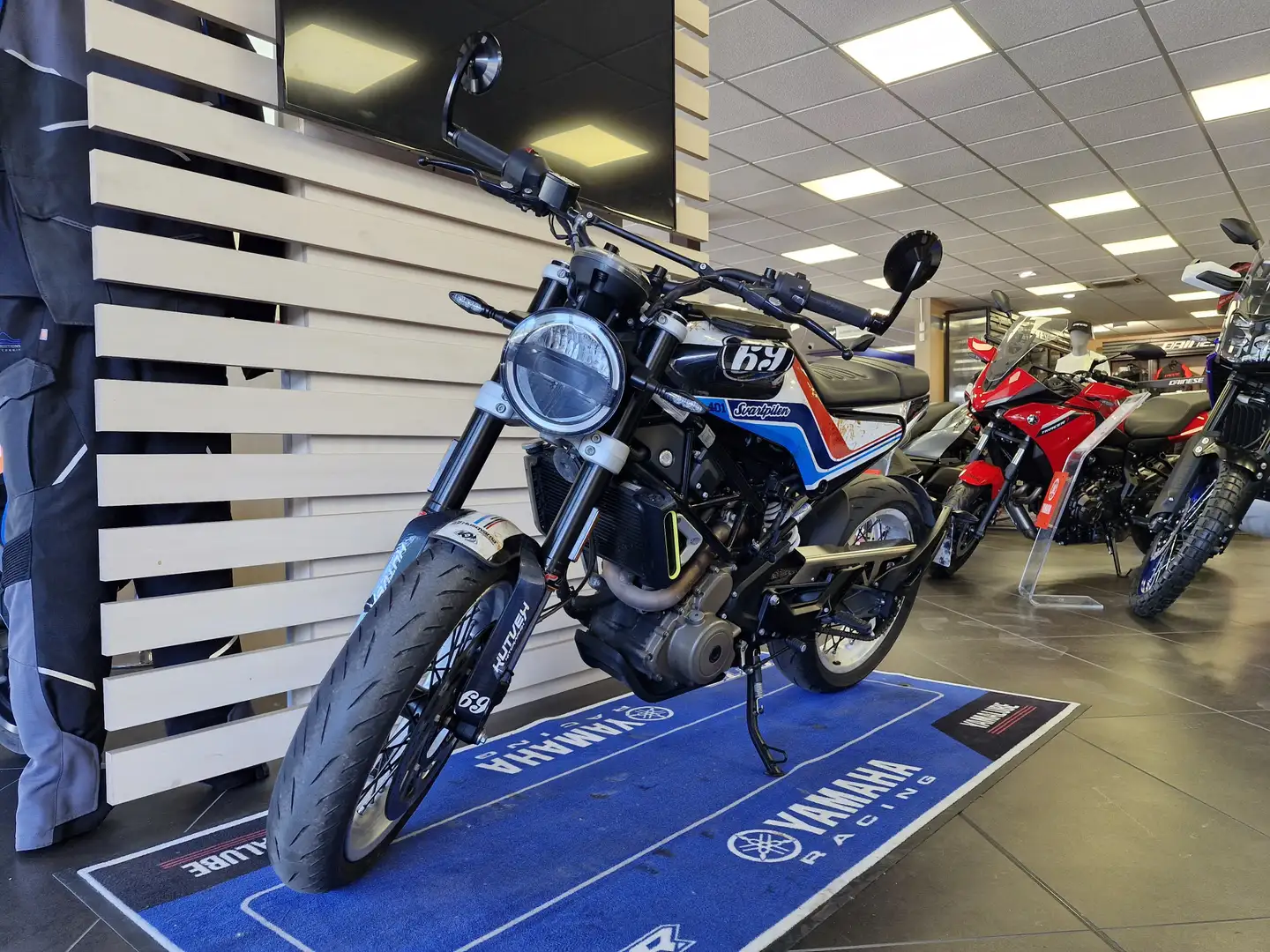 Husqvarna 701 Enduro Blanc - 1