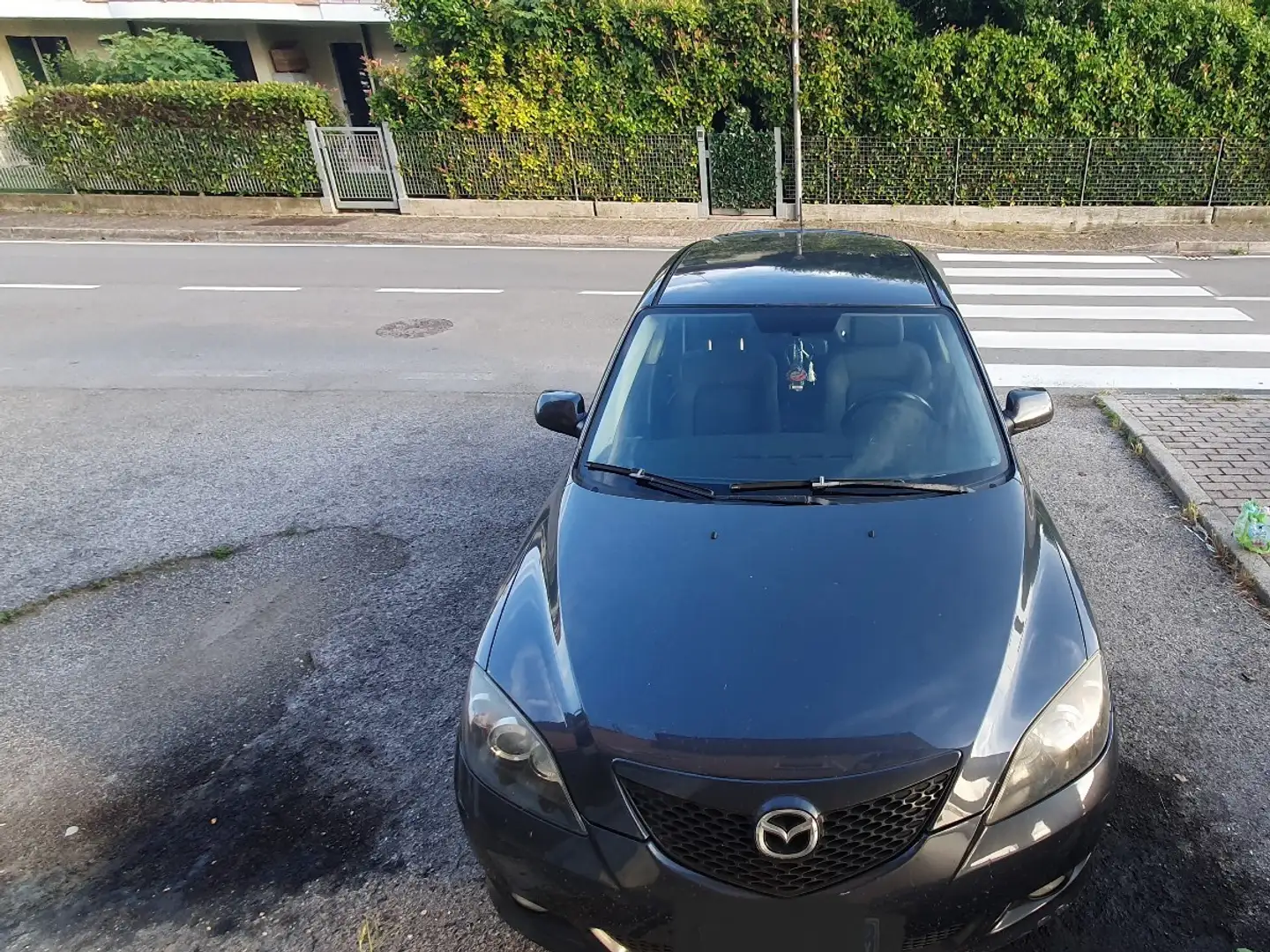 Mazda 3 1.6 td Hot 110cv Gris - 1