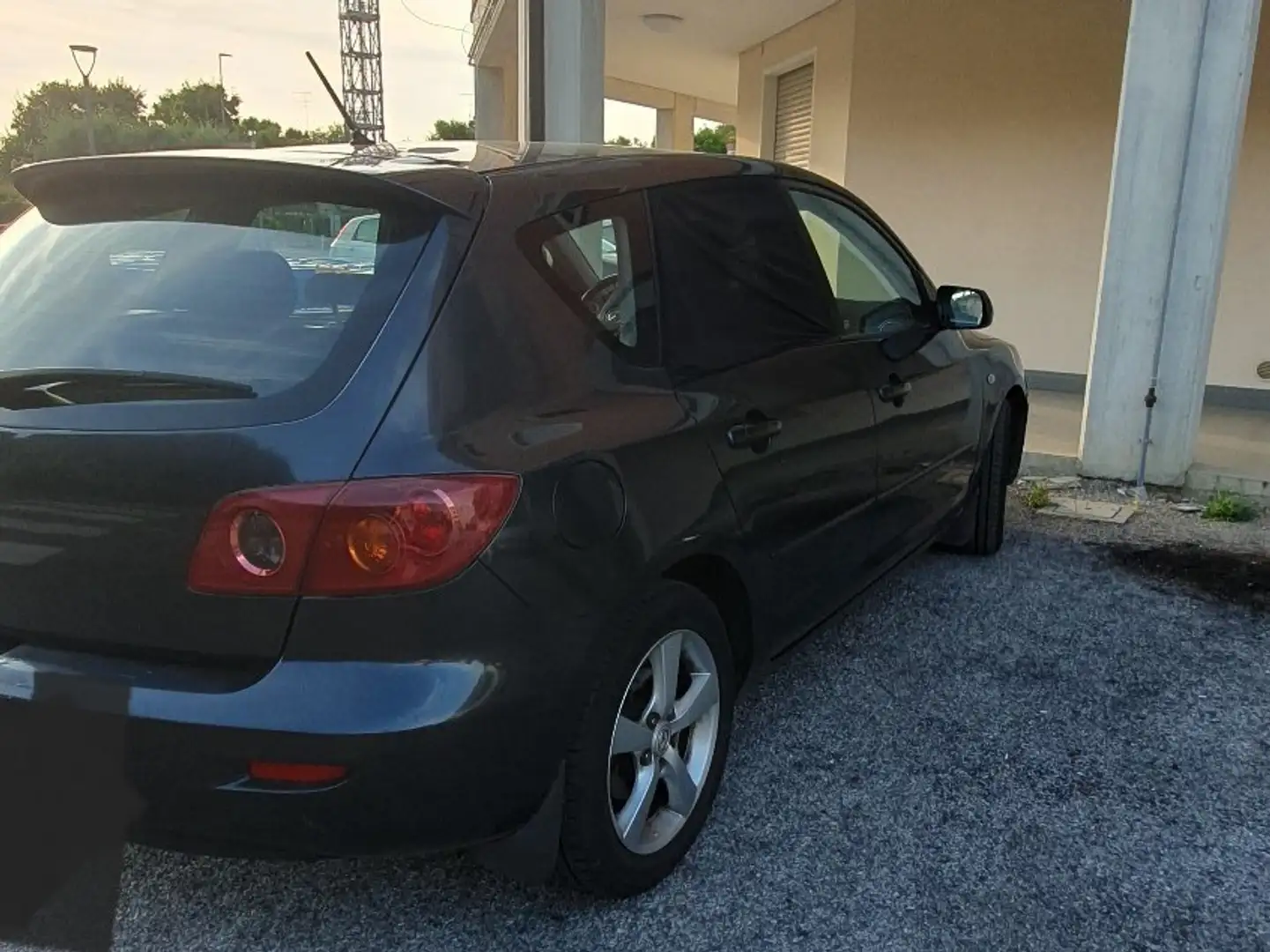 Mazda 3 1.6 td Hot 110cv Gris - 2