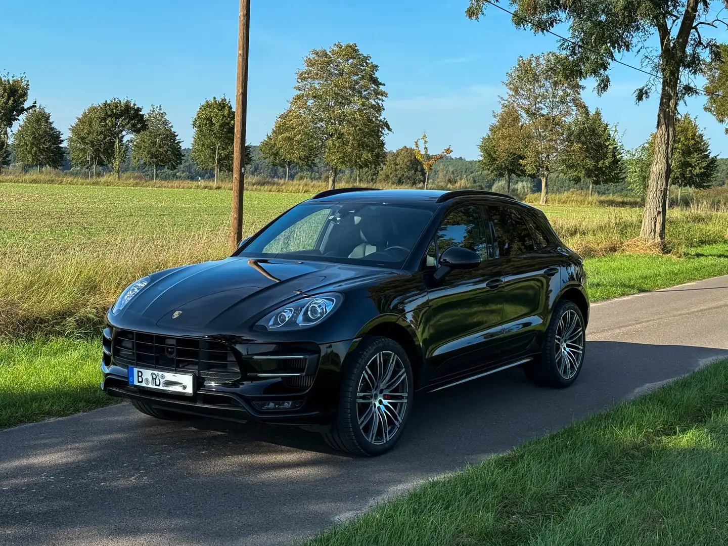 Porsche Macan Turbo PDK Approved Service Neu TÜV Neu Scheckheft - 1