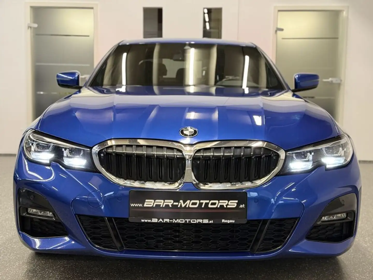 BMW 318 d M-SPORT*PDC*AMBIENTE*3-ZONEN*LANE*SHZ*LED* Bleu - 2