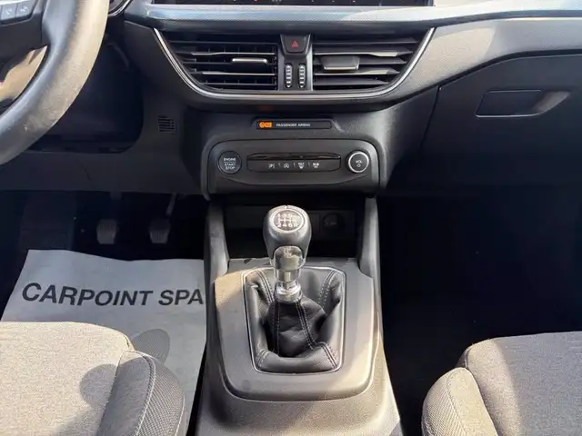 Ford Focus view 12