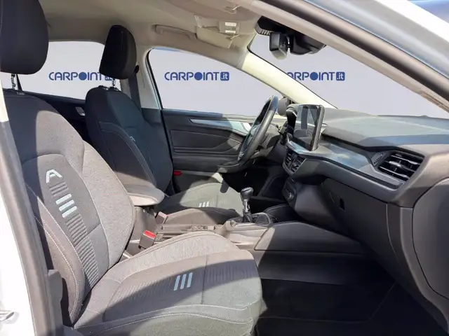Ford Focus view 16