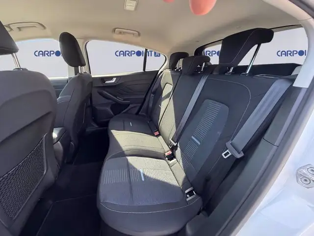 Ford Focus view 14