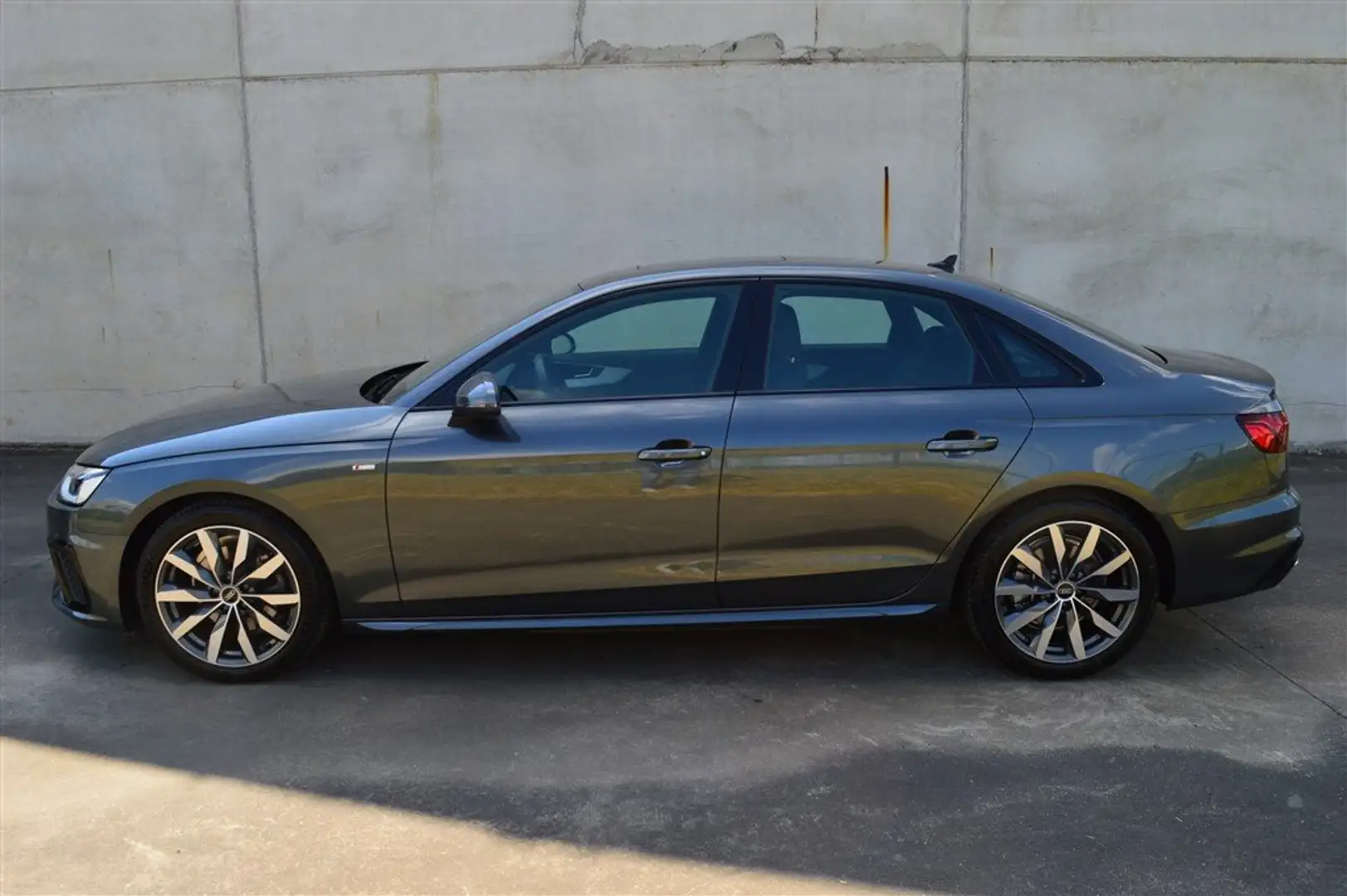 Audi A4 S-line 35 TFSI 150Pk / NAVI / CAM/ OPEN DAK/ LED Gris - 2
