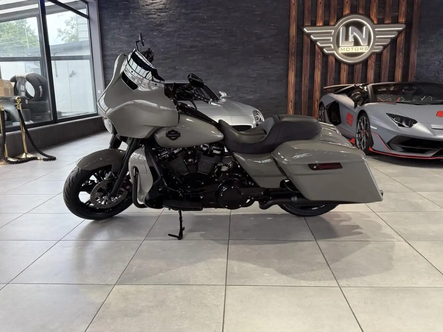 Harley-Davidson Street Glide FLHTK Electra Glide Ultra Limited Street 114 CVO Vert - 2