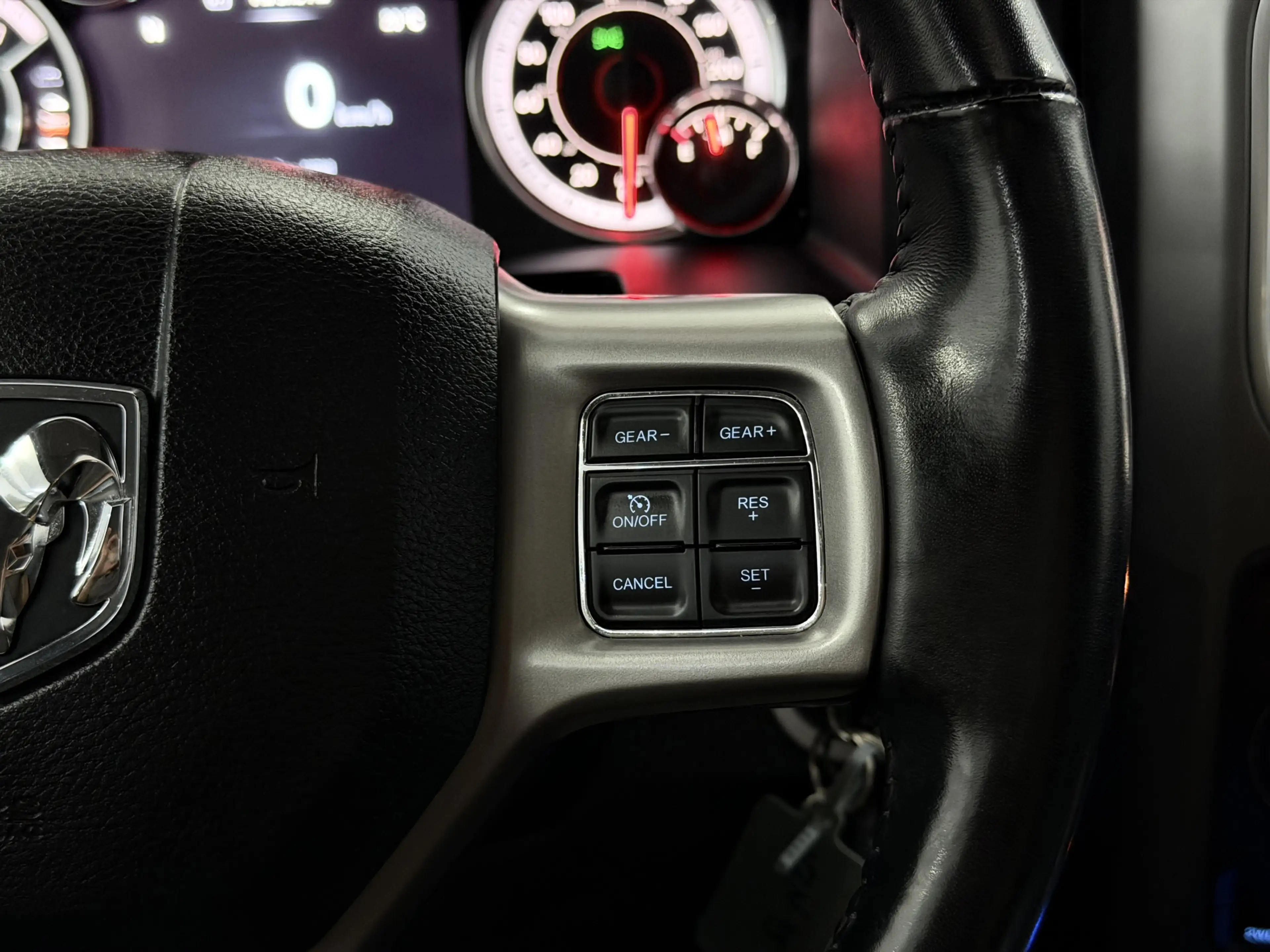 Dodge RAM 1500 5.7 V8 4x4 Crew Cab Big Horn Schuifdak, Leder — photo 28