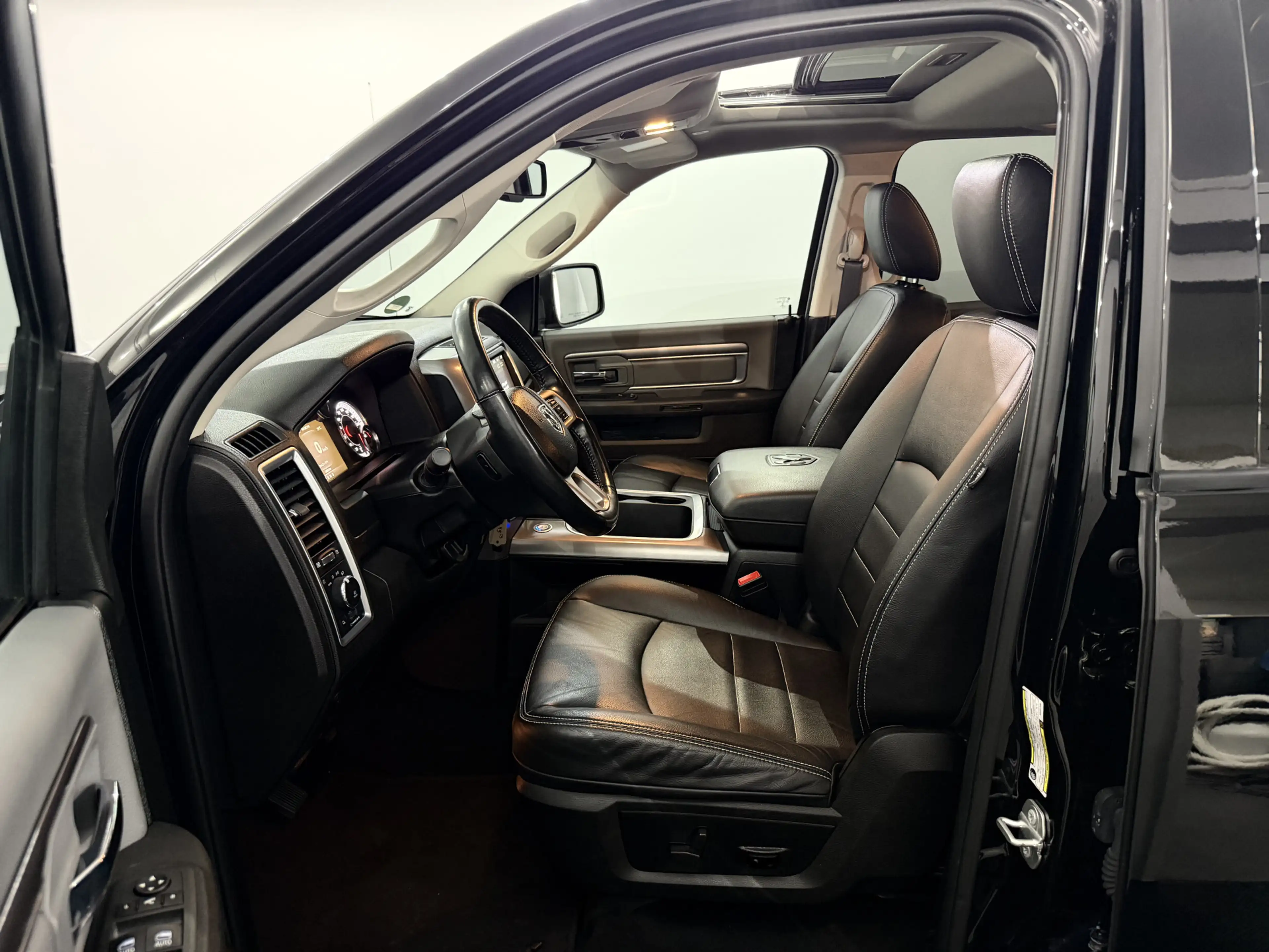 Dodge RAM 1500 5.7 V8 4x4 Crew Cab Big Horn Schuifdak, Leder — photo 6