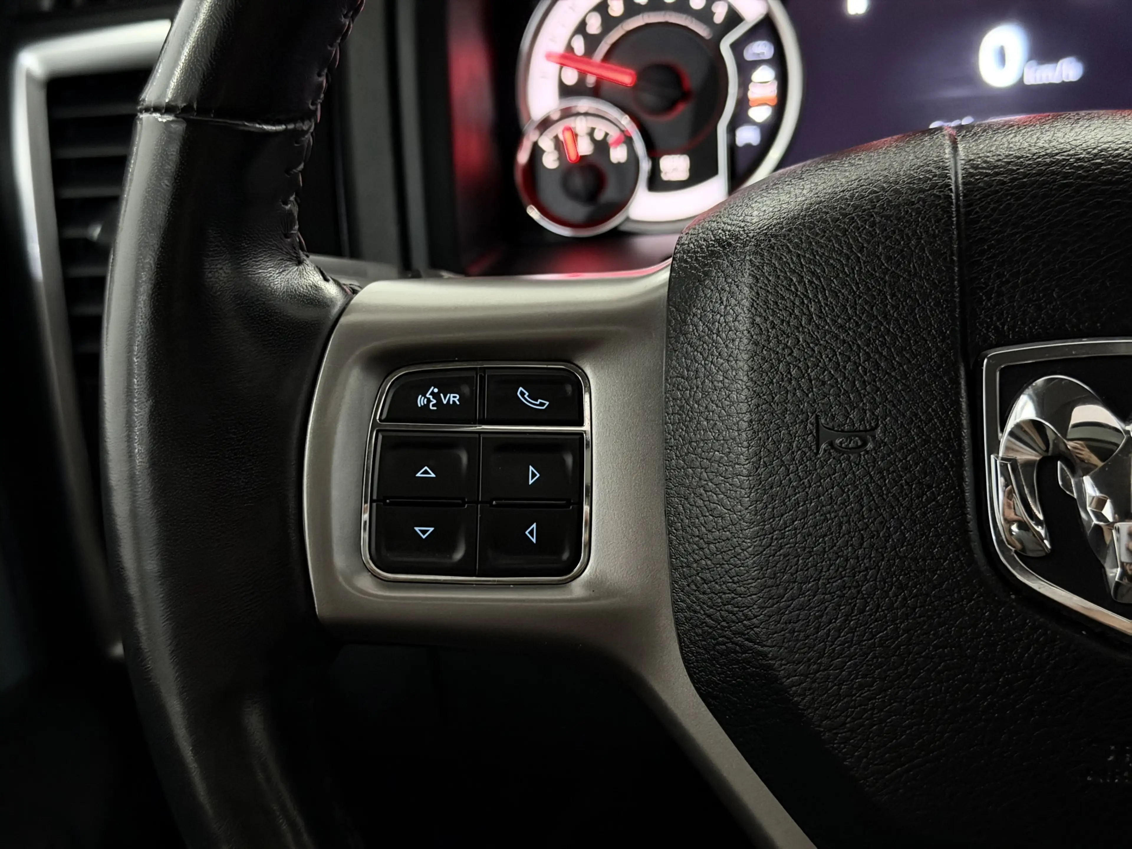 Dodge RAM 1500 5.7 V8 4x4 Crew Cab Big Horn Schuifdak, Leder — photo 29