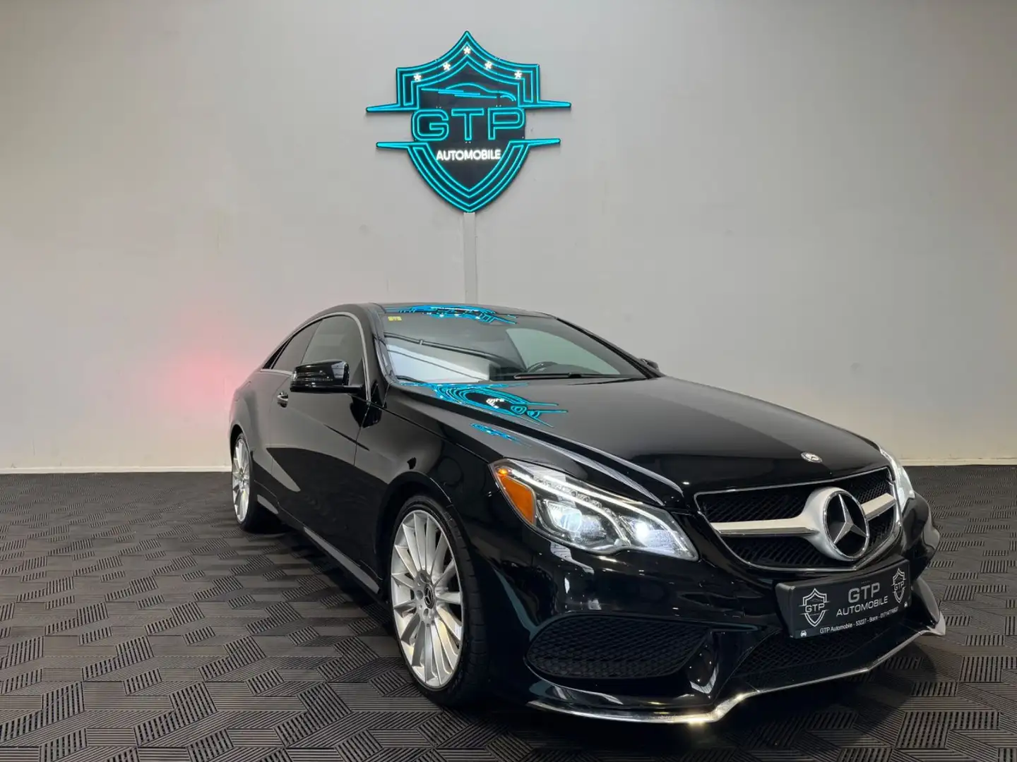 Mercedes-Benz E 400 Coupe Sport Edition*AMG*Kein-Import**Pano* Noir - 2