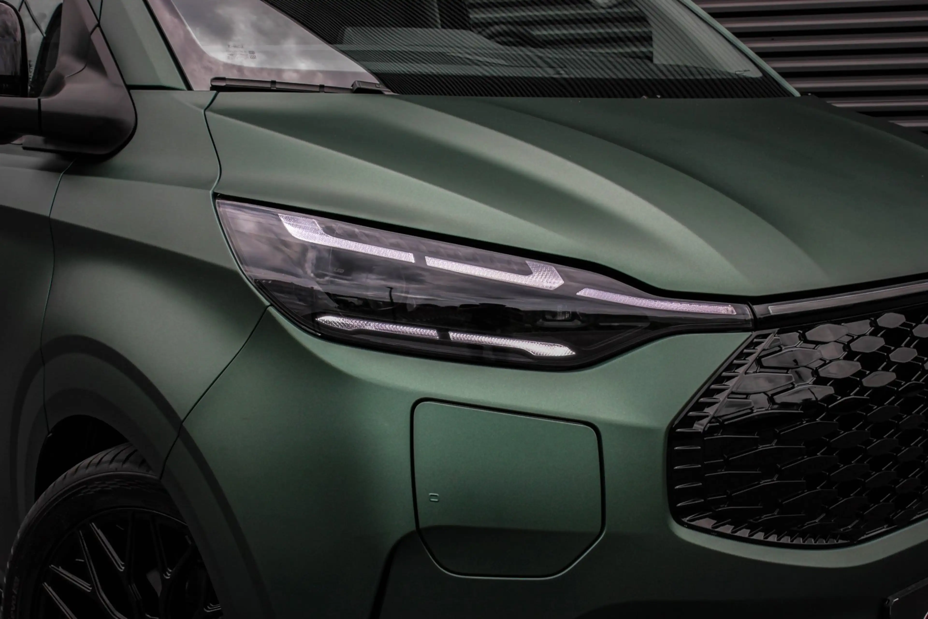 Ford E-Transit Cust. 340 L2H1 Limited 71 kWh 218PK / JB- EDITON / — photo 10