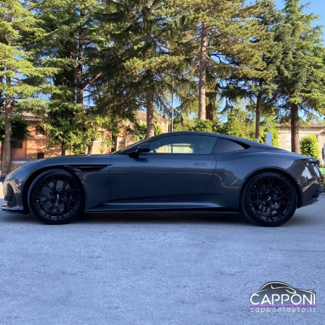 Aston Martin DB12 V8 Coupé Grau - 1