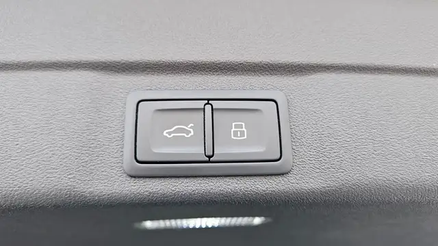 Audi A6 2.0 TDI 3 x S-Line*PANO*NP: 85.000,00*AKH Vorb. Ansicht 36