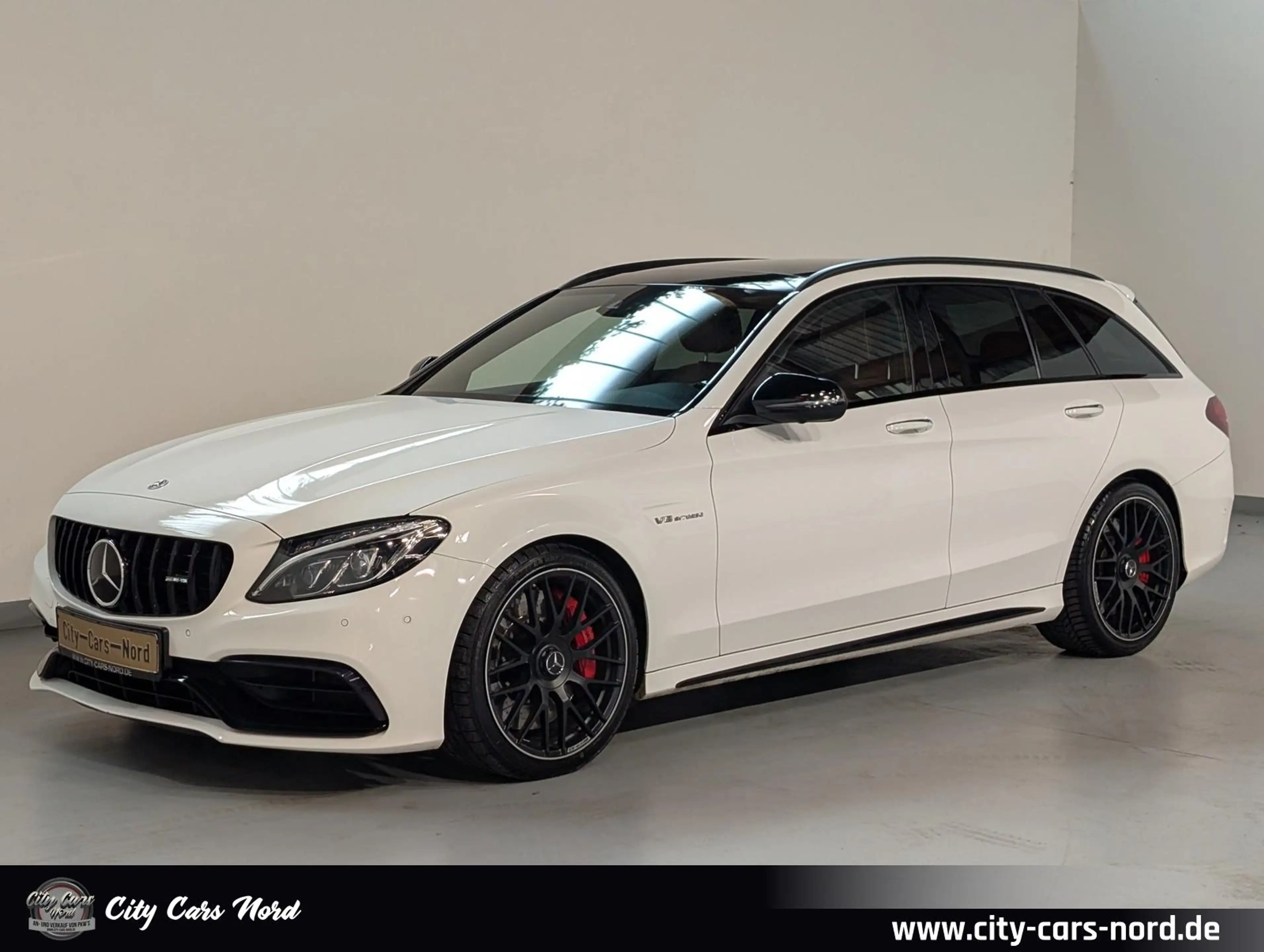 Mercedes-Benz C 63 AMG S BURMESTER+PANORMA+360°+CARBON+DESIGNO