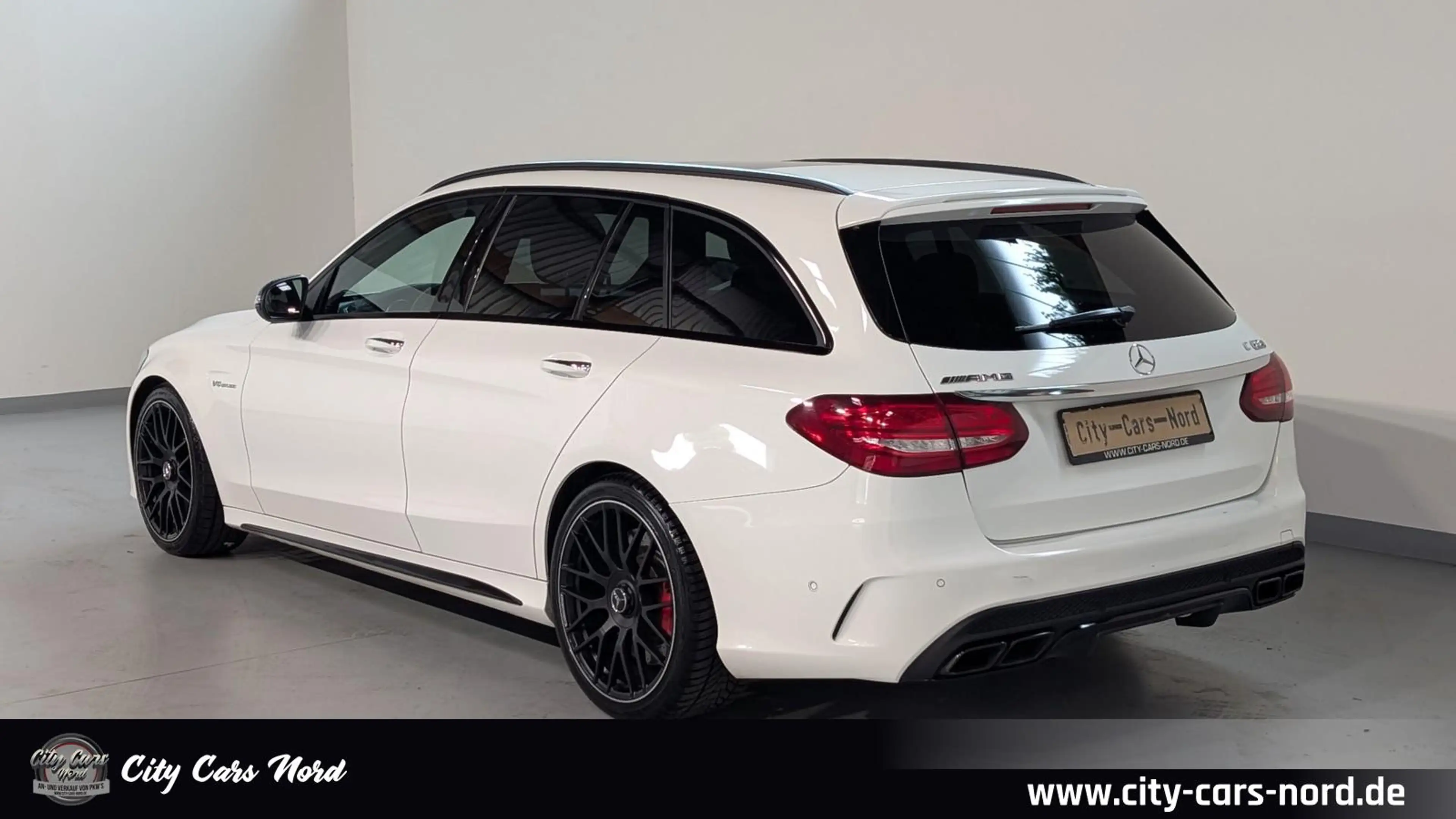 Mercedes-Benz C 63 AMG S BURMESTER+PANORMA+360°+CARBON+DESIGNO — photo 3